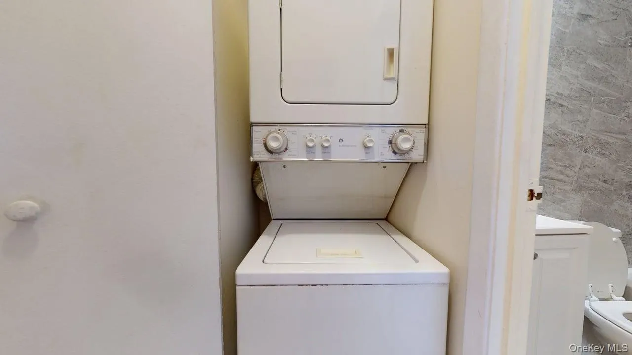 87-30 62nd Avenue, New York, NY, 2 Rooms Rooms,1 BathroomBathrooms,Residential Lease,For Rent,62nd,0,1031036 87-30 62nd Avenue, New York, NY, 2 Rooms Rooms,1 BathroomBathrooms,Residential Lease,For Rent,62nd,0,1031036