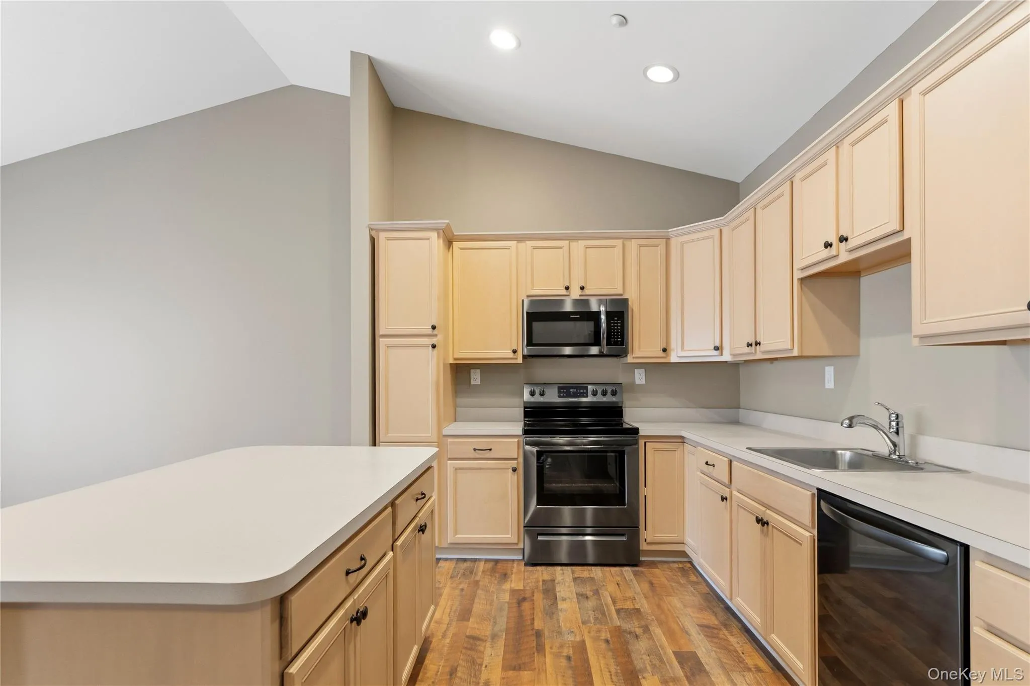 406 Narragansett Villas Drive, Babylon, NY, 2 Bedrooms Bedrooms, 5 Rooms Rooms,2 BathroomsBathrooms,Residential,For Rent,Narragansett Villas,0,1031042 406 Narragansett Villas Drive, Babylon, NY, 2 Bedrooms Bedrooms, 5 Rooms Rooms,2 BathroomsBathrooms,Residential,For Rent,Narragansett Villas,0,1031042