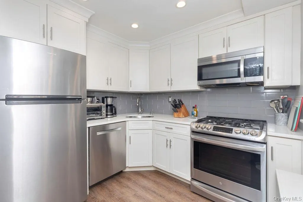 15 LEEWOOD Circle, Eastchester, NY, 2 Bedrooms Bedrooms, 4 Rooms Rooms,1 BathroomBathrooms,Residential,For Rent,LEEWOOD,0,1031050 15 LEEWOOD Circle, Eastchester, NY, 2 Bedrooms Bedrooms, 4 Rooms Rooms,1 BathroomBathrooms,Residential,For Rent,LEEWOOD,0,1031050