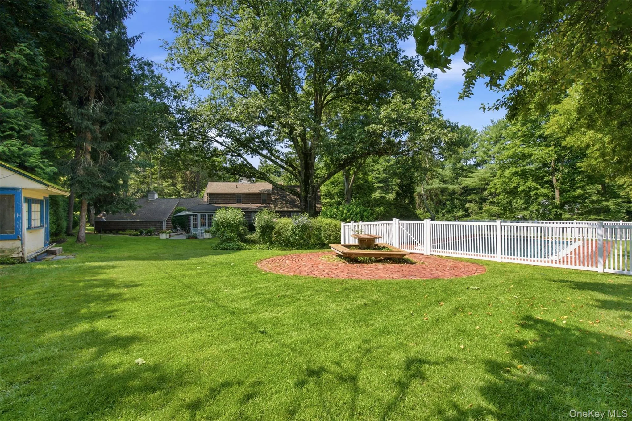 Rear property w/ Shed and pool Rear property w/ Shed and pool