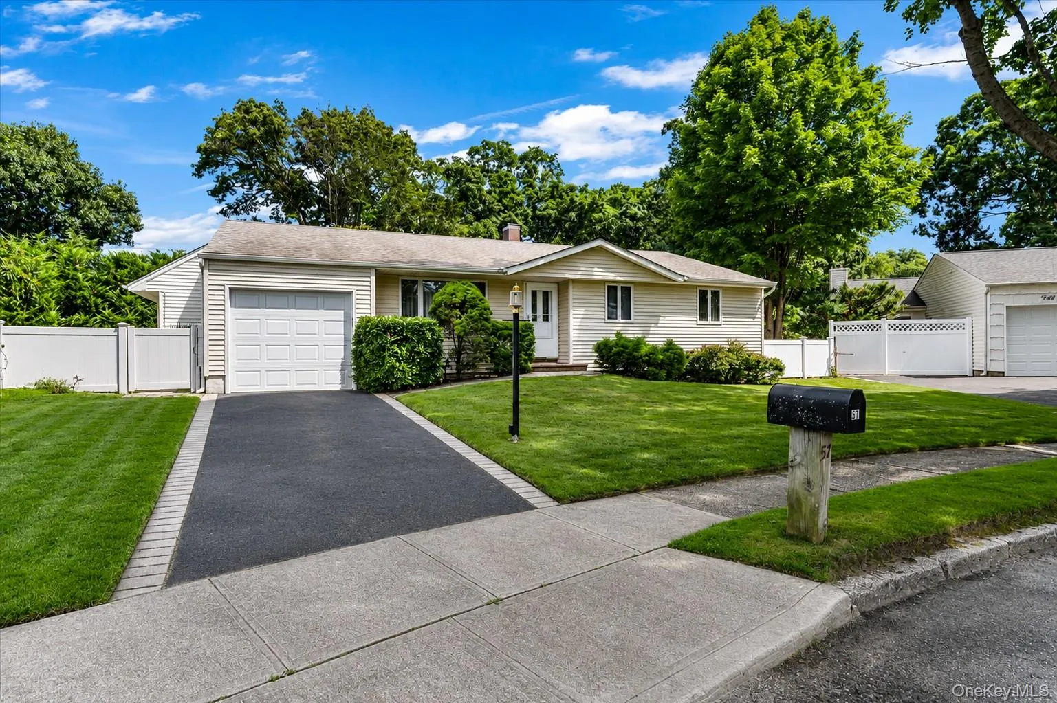 51 Longworth Avenue, Huntington, NY, 3 Bedrooms Bedrooms, 8 Rooms Rooms,2 BathroomsBathrooms,Residential,For Rent,Longworth,0,1031057 51 Longworth Avenue, Huntington, NY, 3 Bedrooms Bedrooms, 8 Rooms Rooms,2 BathroomsBathrooms,Residential,For Rent,Longworth,0,1031057