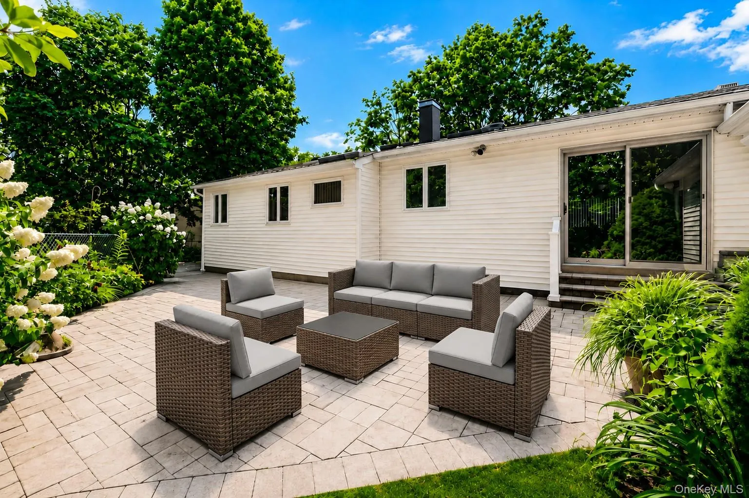 51 Longworth Avenue, Huntington, NY, 3 Bedrooms Bedrooms, 8 Rooms Rooms,2 BathroomsBathrooms,Residential,For Rent,Longworth,0,1031057 51 Longworth Avenue, Huntington, NY, 3 Bedrooms Bedrooms, 8 Rooms Rooms,2 BathroomsBathrooms,Residential,For Rent,Longworth,0,1031057
