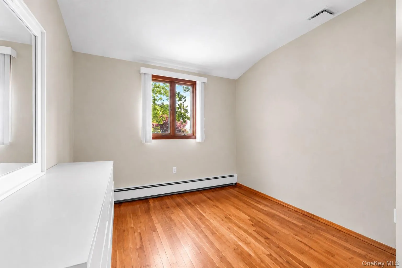 51 Longworth Avenue, Huntington, NY, 3 Bedrooms Bedrooms, 8 Rooms Rooms,2 BathroomsBathrooms,Residential,For Rent,Longworth,0,1031057 51 Longworth Avenue, Huntington, NY, 3 Bedrooms Bedrooms, 8 Rooms Rooms,2 BathroomsBathrooms,Residential,For Rent,Longworth,0,1031057