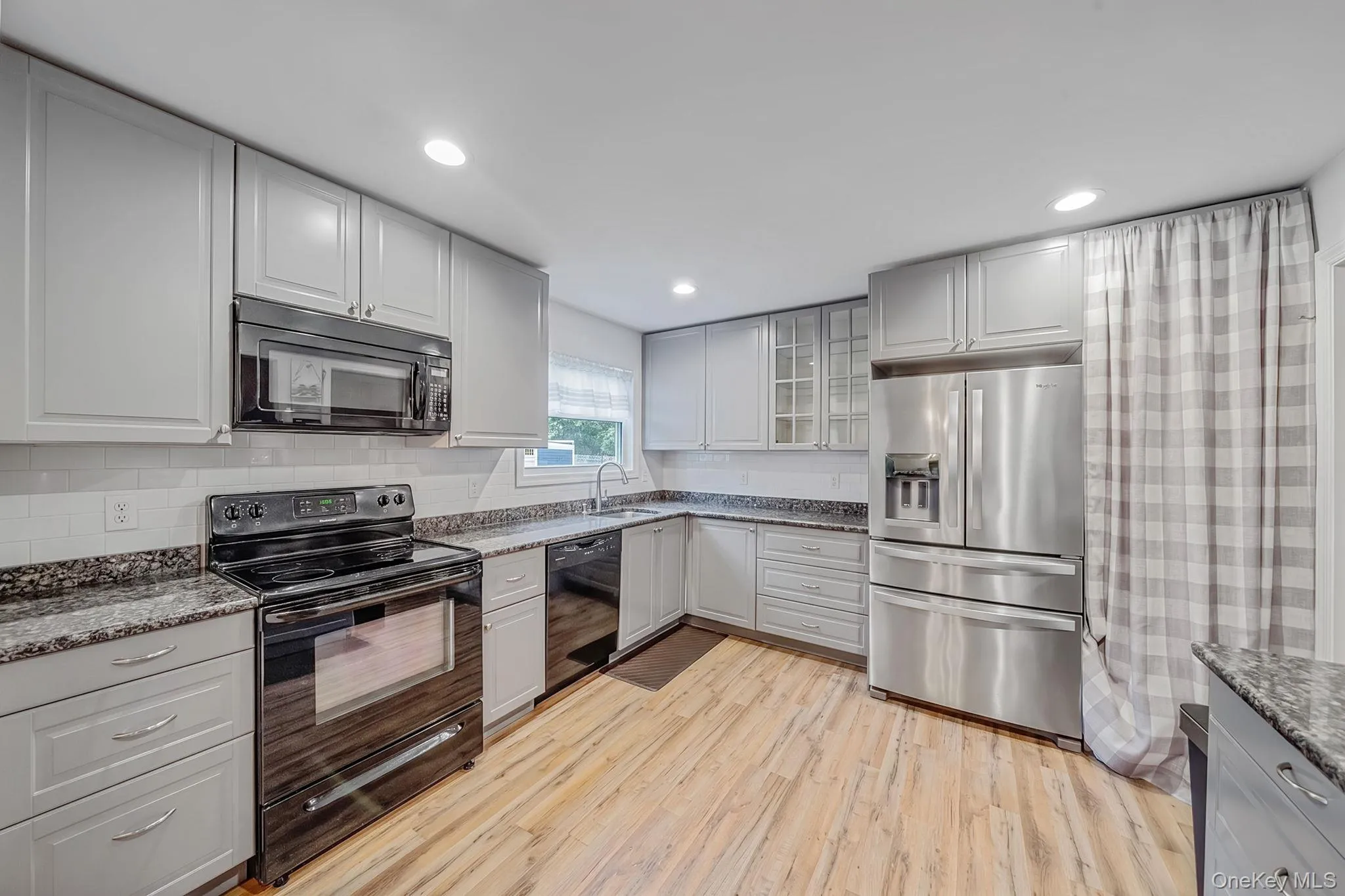 61 End Avenue, Brookhaven, NY, 3 Bedrooms Bedrooms, 7 Rooms Rooms,1 BathroomBathrooms,Residential,For Rent,End,0,1031060 61 End Avenue, Brookhaven, NY, 3 Bedrooms Bedrooms, 7 Rooms Rooms,1 BathroomBathrooms,Residential,For Rent,End,0,1031060
