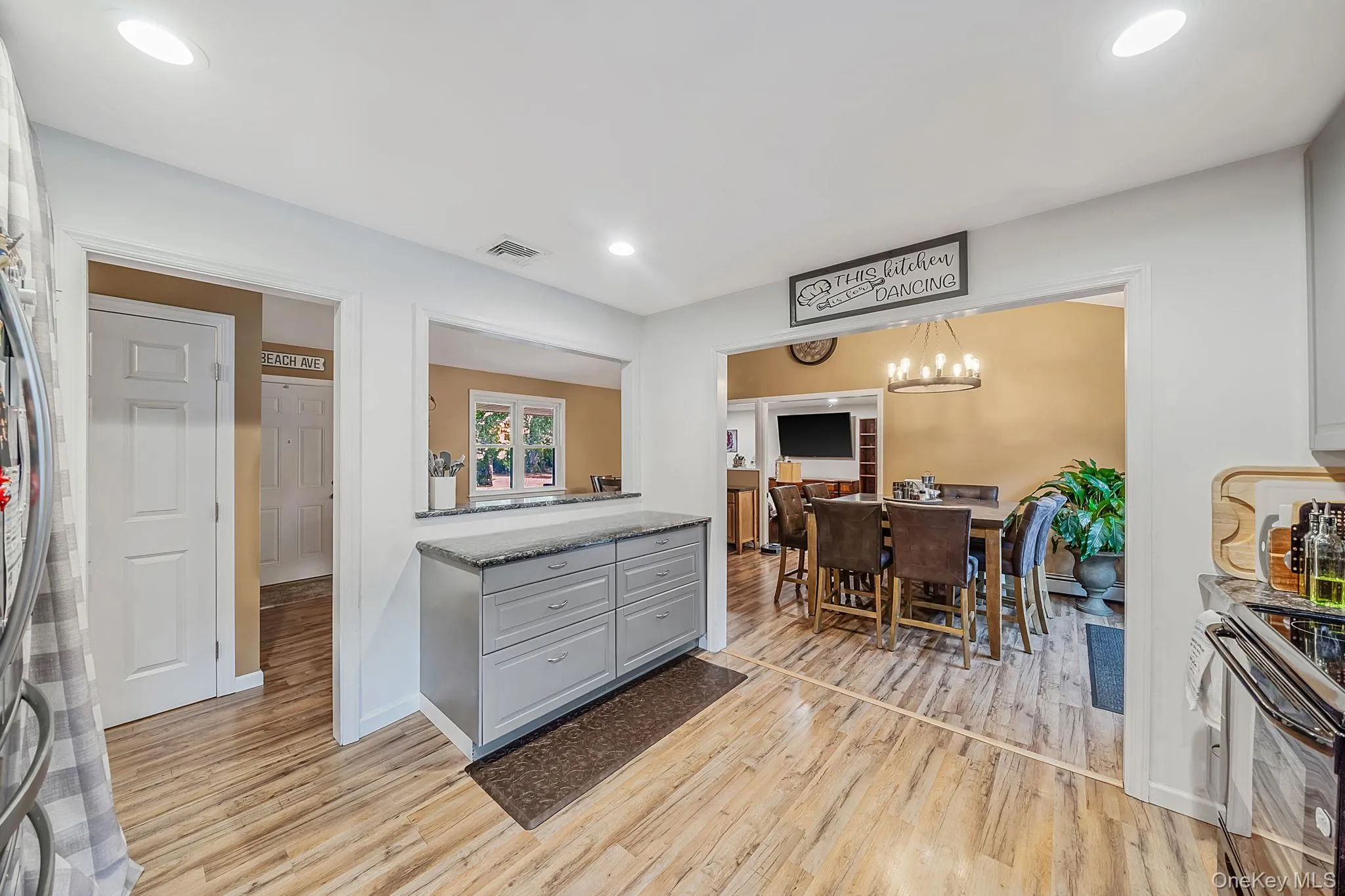 61 End Avenue, Brookhaven, NY, 3 Bedrooms Bedrooms, 7 Rooms Rooms,1 BathroomBathrooms,Residential,For Rent,End,0,1031060 61 End Avenue, Brookhaven, NY, 3 Bedrooms Bedrooms, 7 Rooms Rooms,1 BathroomBathrooms,Residential,For Rent,End,0,1031060