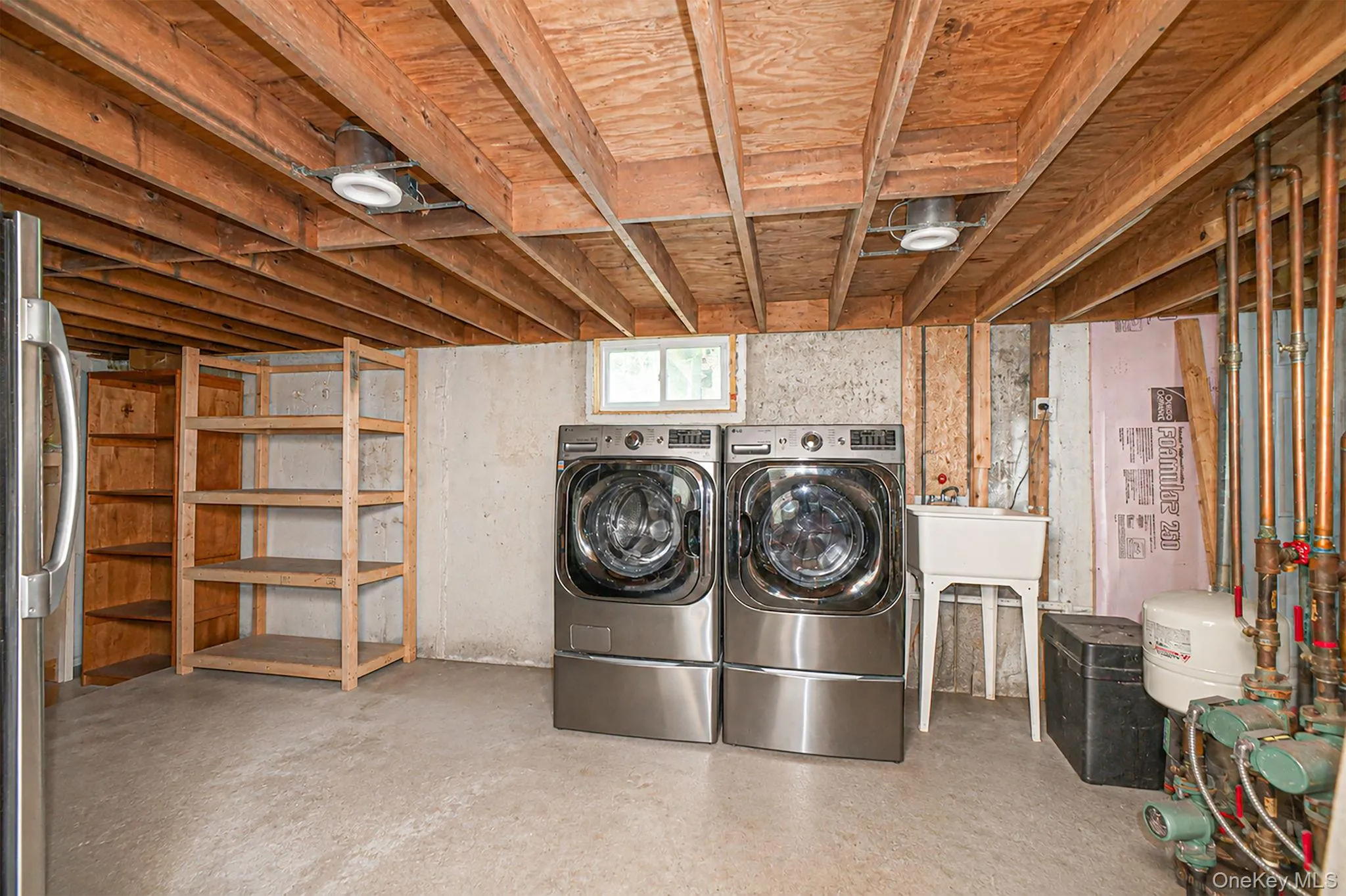61 End Avenue, Brookhaven, NY, 3 Bedrooms Bedrooms, 7 Rooms Rooms,1 BathroomBathrooms,Residential,For Rent,End,0,1031060 61 End Avenue, Brookhaven, NY, 3 Bedrooms Bedrooms, 7 Rooms Rooms,1 BathroomBathrooms,Residential,For Rent,End,0,1031060