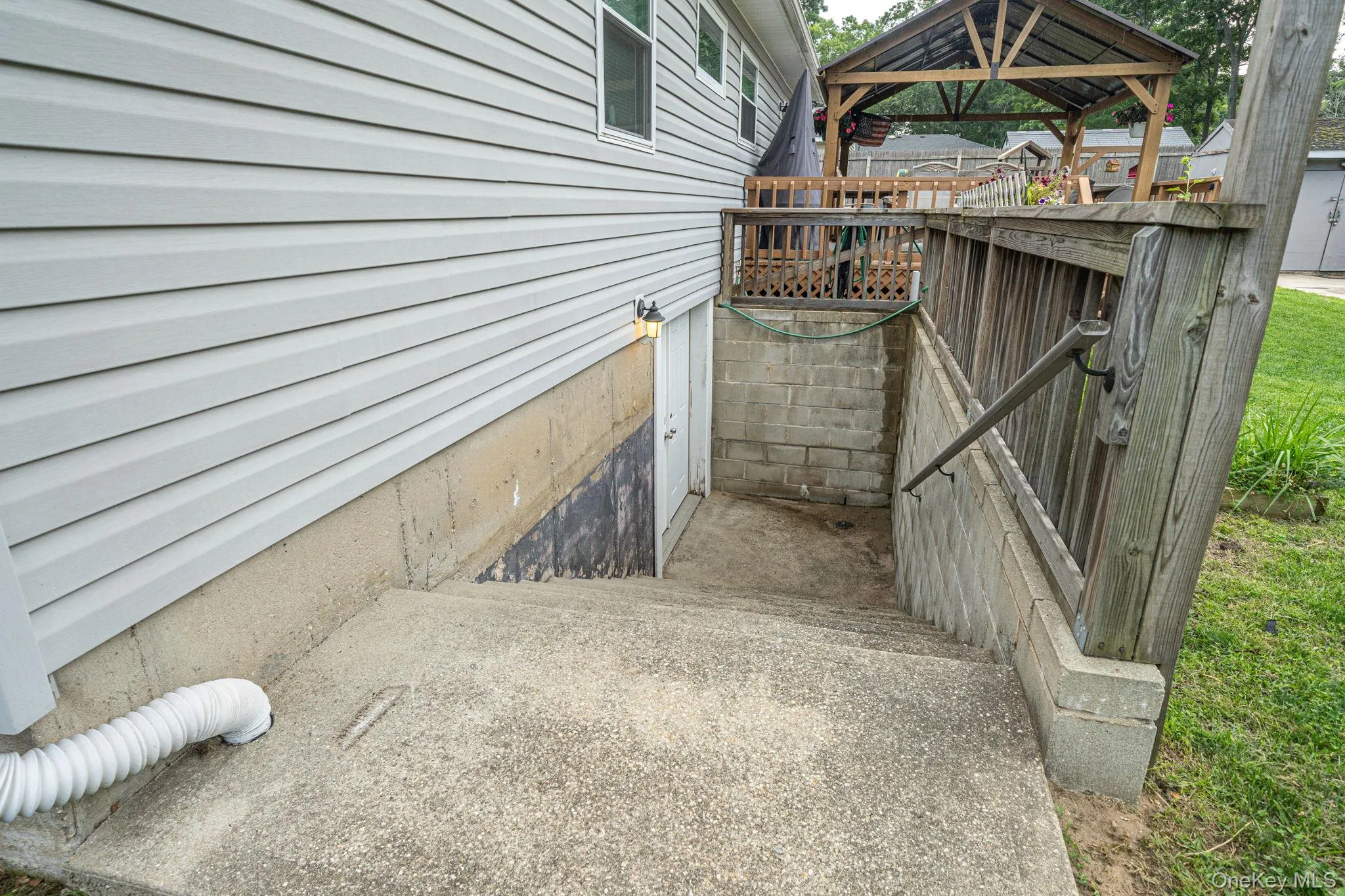 61 End Avenue, Brookhaven, NY, 3 Bedrooms Bedrooms, 7 Rooms Rooms,1 BathroomBathrooms,Residential,For Rent,End,0,1031060 61 End Avenue, Brookhaven, NY, 3 Bedrooms Bedrooms, 7 Rooms Rooms,1 BathroomBathrooms,Residential,For Rent,End,0,1031060