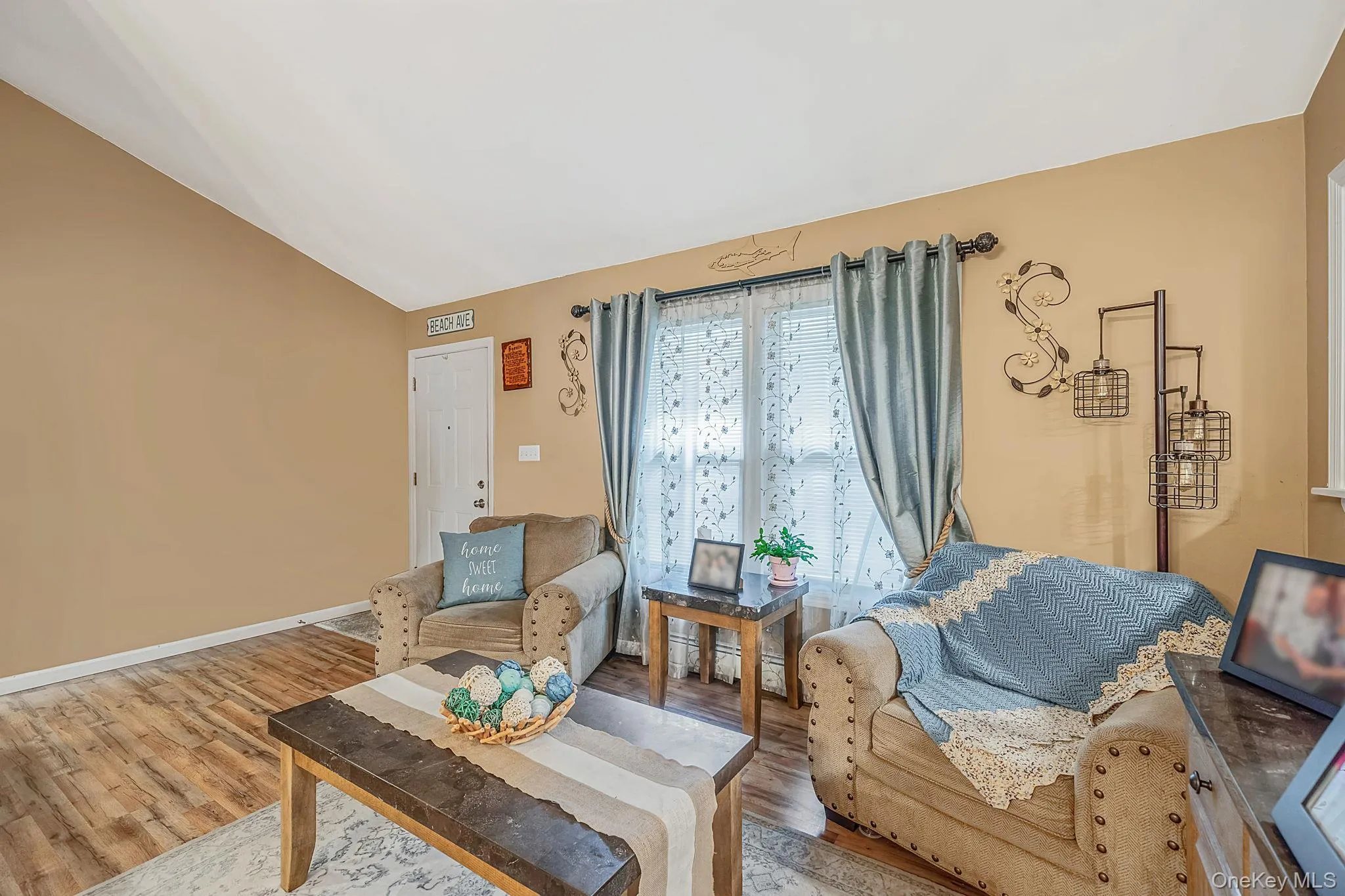 61 End Avenue, Brookhaven, NY, 3 Bedrooms Bedrooms, 7 Rooms Rooms,1 BathroomBathrooms,Residential,For Rent,End,0,1031060 61 End Avenue, Brookhaven, NY, 3 Bedrooms Bedrooms, 7 Rooms Rooms,1 BathroomBathrooms,Residential,For Rent,End,0,1031060