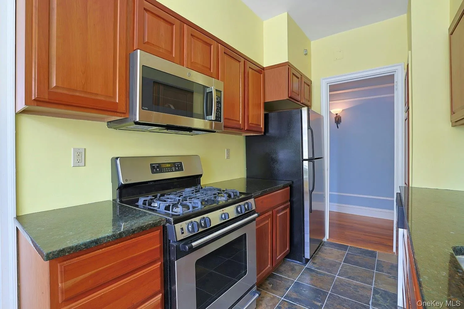 Generous Counter Space with Plenty of Room for Meal Preparation Generous Counter Space with Plenty of Room for Meal Preparation