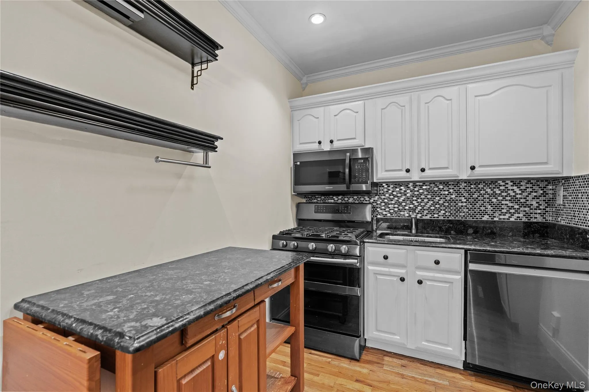 68 Hartsdale Avenue, Greenburgh, NY, 1 Bedroom Bedrooms, 4 Rooms Rooms,1 BathroomBathrooms,Residential,For Rent,Hartsdale,0,1031069 68 Hartsdale Avenue, Greenburgh, NY, 1 Bedroom Bedrooms, 4 Rooms Rooms,1 BathroomBathrooms,Residential,For Rent,Hartsdale,0,1031069