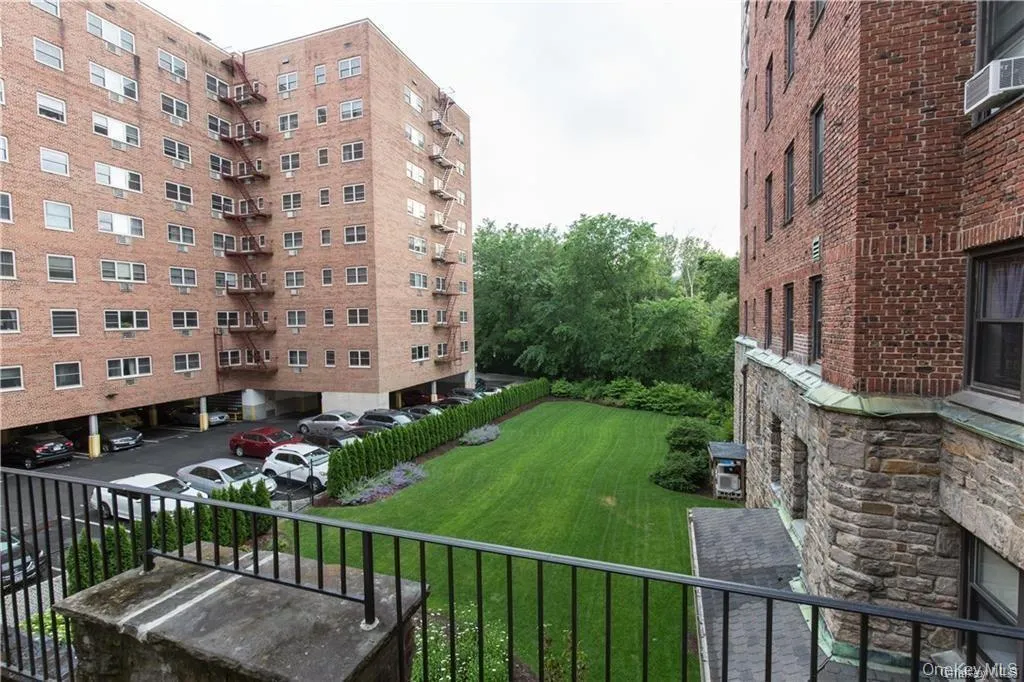 68 Hartsdale Avenue, Greenburgh, NY, 1 Bedroom Bedrooms, 4 Rooms Rooms,1 BathroomBathrooms,Residential,For Rent,Hartsdale,0,1031069 68 Hartsdale Avenue, Greenburgh, NY, 1 Bedroom Bedrooms, 4 Rooms Rooms,1 BathroomBathrooms,Residential,For Rent,Hartsdale,0,1031069