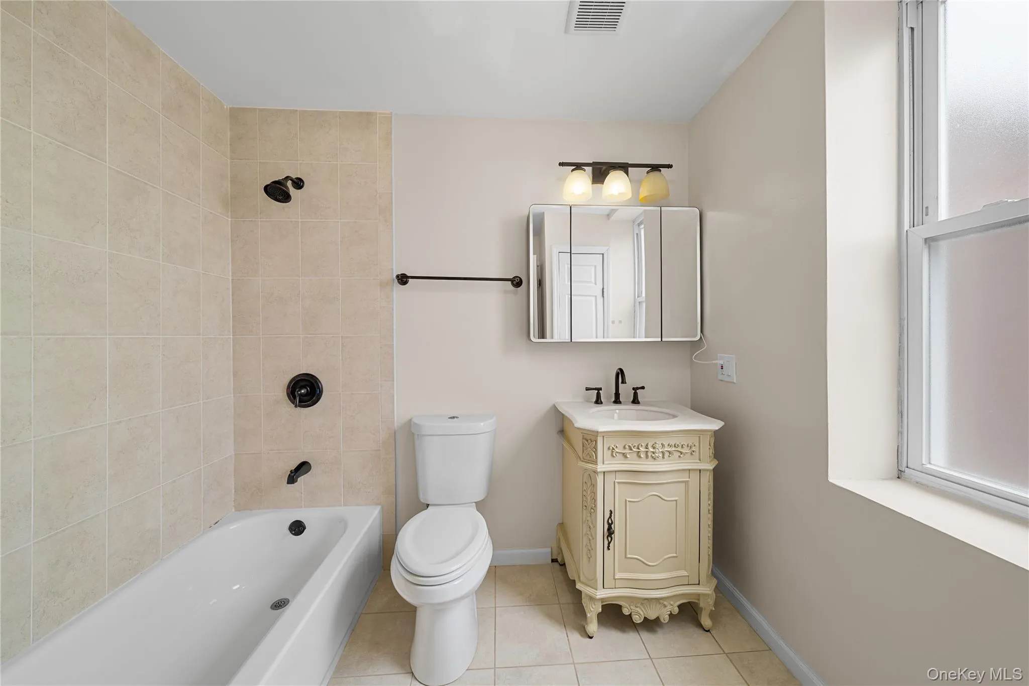 402 Jericho Turnpike, North Hempstead, NY, 1 Bedroom Bedrooms, 4 Rooms Rooms,1 BathroomBathrooms,Residential Lease,For Rent,Jericho,0,1031073 402 Jericho Turnpike, North Hempstead, NY, 1 Bedroom Bedrooms, 4 Rooms Rooms,1 BathroomBathrooms,Residential Lease,For Rent,Jericho,0,1031073