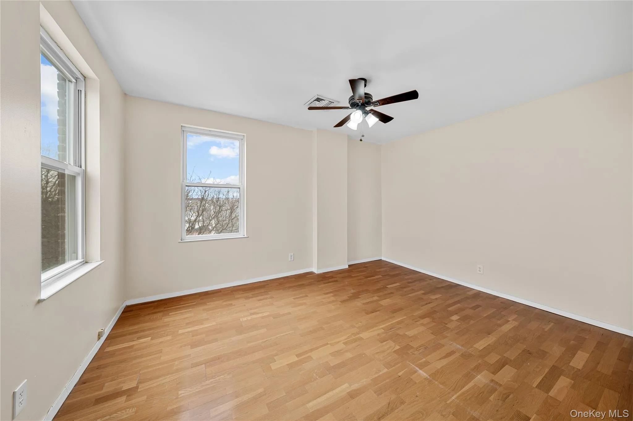 402 Jericho Turnpike, North Hempstead, NY, 1 Bedroom Bedrooms, 4 Rooms Rooms,1 BathroomBathrooms,Residential Lease,For Rent,Jericho,0,1031073 402 Jericho Turnpike, North Hempstead, NY, 1 Bedroom Bedrooms, 4 Rooms Rooms,1 BathroomBathrooms,Residential Lease,For Rent,Jericho,0,1031073