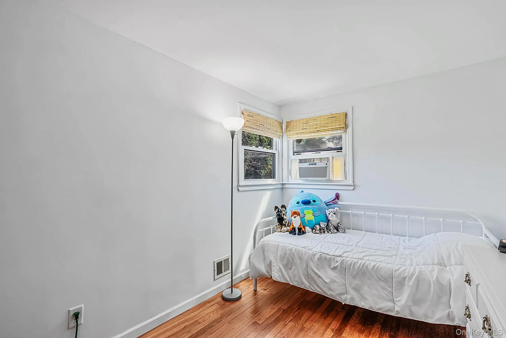 125 Raleigh Lane, Islip, NY, 4 Bedrooms Bedrooms, 7 Rooms Rooms,1 BathroomBathrooms,Residential,For Rent,Raleigh,0,1031074 125 Raleigh Lane, Islip, NY, 4 Bedrooms Bedrooms, 7 Rooms Rooms,1 BathroomBathrooms,Residential,For Rent,Raleigh,0,1031074