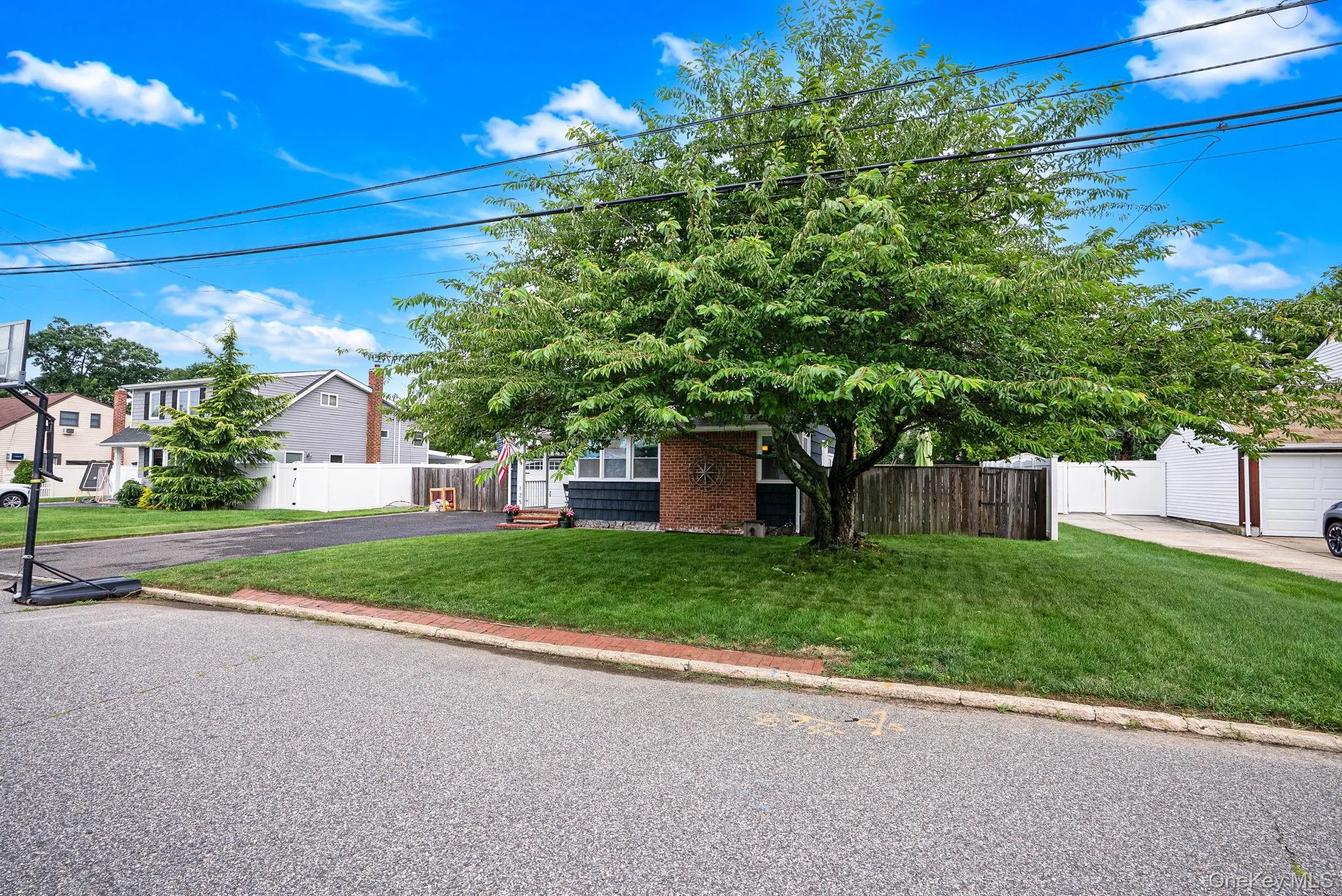 125 Raleigh Lane, Islip, NY, 4 Bedrooms Bedrooms, 7 Rooms Rooms,1 BathroomBathrooms,Residential,For Rent,Raleigh,0,1031074 125 Raleigh Lane, Islip, NY, 4 Bedrooms Bedrooms, 7 Rooms Rooms,1 BathroomBathrooms,Residential,For Rent,Raleigh,0,1031074