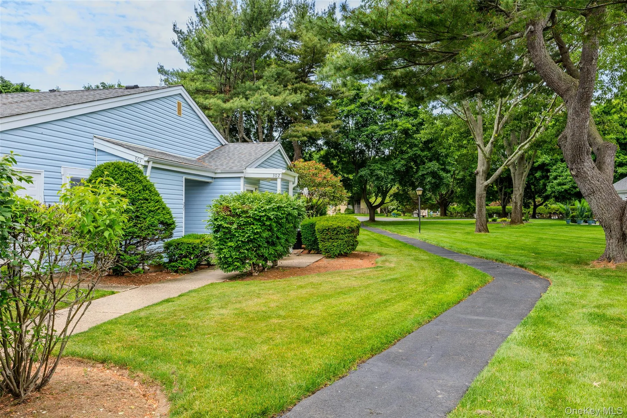 302 Bentley Court, Smithtown, NY, 2 Bedrooms Bedrooms, 5 Rooms Rooms,2 BathroomsBathrooms,Residential,For Rent,Bentley,0,1031076 302 Bentley Court, Smithtown, NY, 2 Bedrooms Bedrooms, 5 Rooms Rooms,2 BathroomsBathrooms,Residential,For Rent,Bentley,0,1031076
