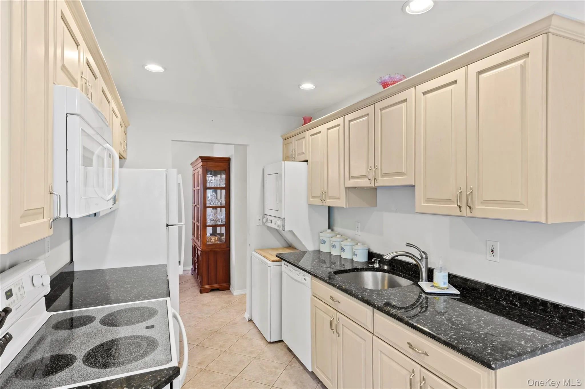 302 Bentley Court, Smithtown, NY, 2 Bedrooms Bedrooms, 5 Rooms Rooms,2 BathroomsBathrooms,Residential,For Rent,Bentley,0,1031076 302 Bentley Court, Smithtown, NY, 2 Bedrooms Bedrooms, 5 Rooms Rooms,2 BathroomsBathrooms,Residential,For Rent,Bentley,0,1031076