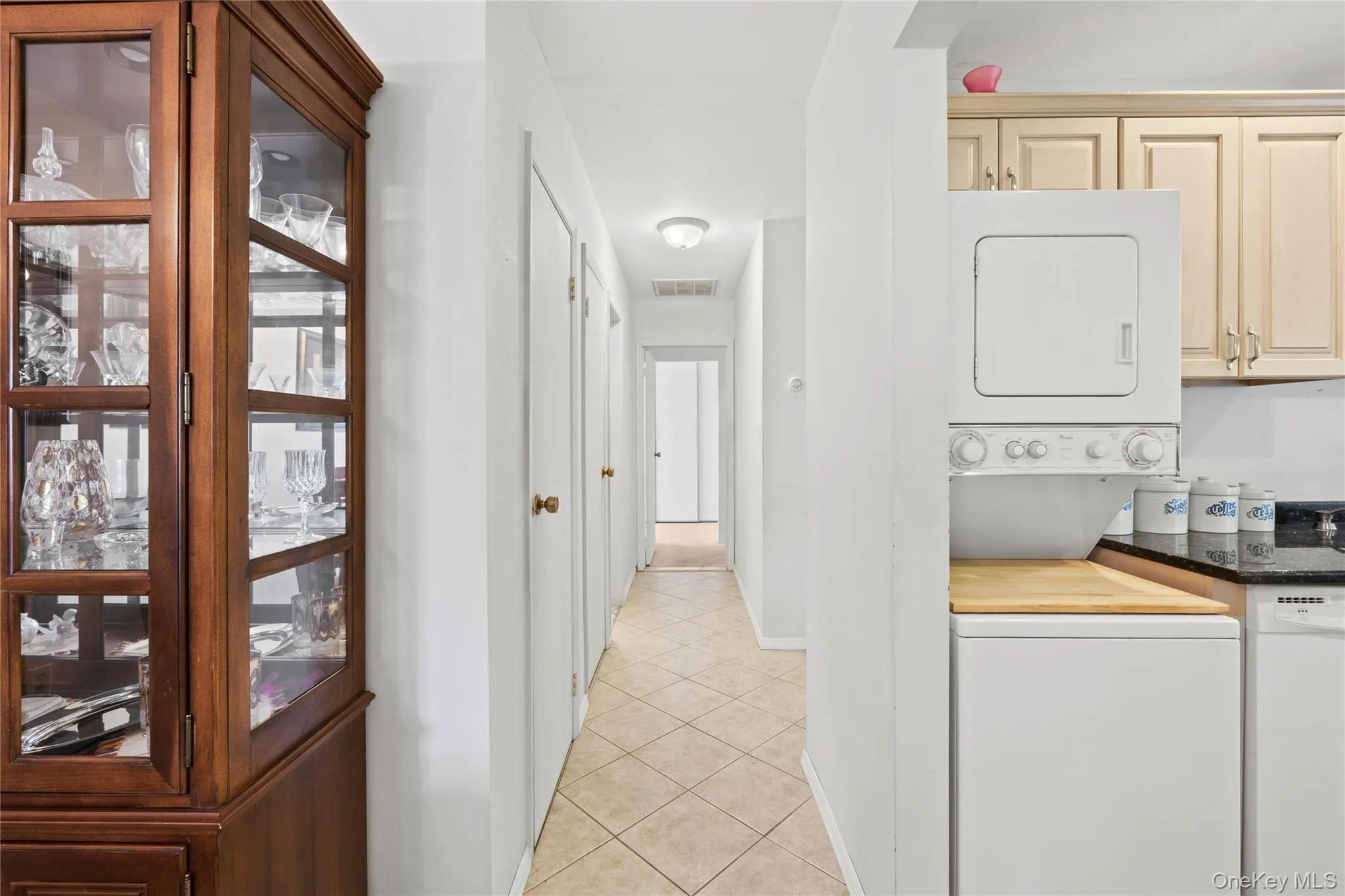 302 Bentley Court, Smithtown, NY, 2 Bedrooms Bedrooms, 5 Rooms Rooms,2 BathroomsBathrooms,Residential,For Rent,Bentley,0,1031076 302 Bentley Court, Smithtown, NY, 2 Bedrooms Bedrooms, 5 Rooms Rooms,2 BathroomsBathrooms,Residential,For Rent,Bentley,0,1031076