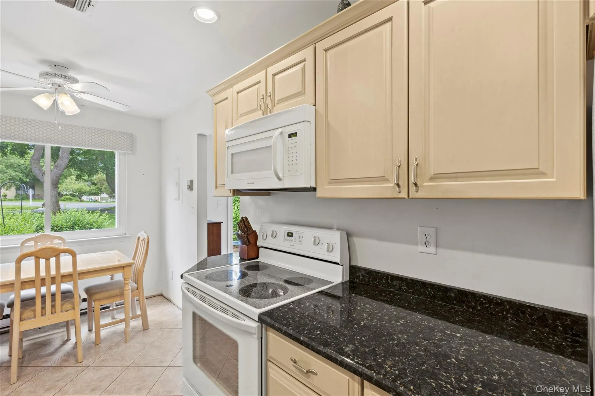 302 Bentley Court, Smithtown, NY, 2 Bedrooms Bedrooms, 5 Rooms Rooms,2 BathroomsBathrooms,Residential,For Rent,Bentley,0,1031076 302 Bentley Court, Smithtown, NY, 2 Bedrooms Bedrooms, 5 Rooms Rooms,2 BathroomsBathrooms,Residential,For Rent,Bentley,0,1031076