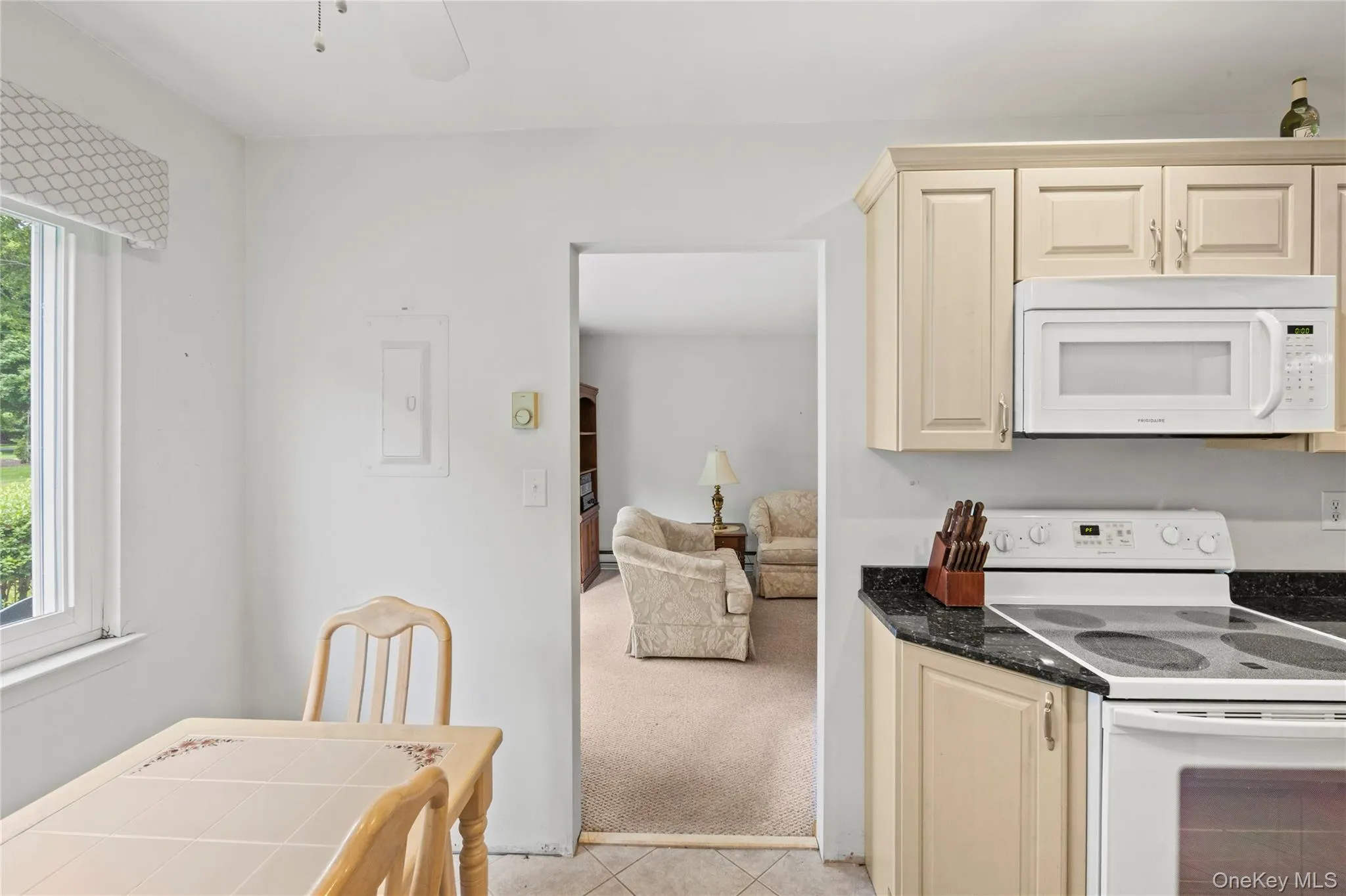 302 Bentley Court, Smithtown, NY, 2 Bedrooms Bedrooms, 5 Rooms Rooms,2 BathroomsBathrooms,Residential,For Rent,Bentley,0,1031076 302 Bentley Court, Smithtown, NY, 2 Bedrooms Bedrooms, 5 Rooms Rooms,2 BathroomsBathrooms,Residential,For Rent,Bentley,0,1031076