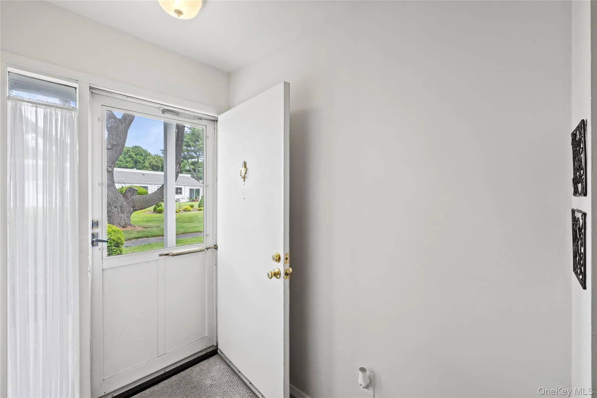 302 Bentley Court, Smithtown, NY, 2 Bedrooms Bedrooms, 5 Rooms Rooms,2 BathroomsBathrooms,Residential,For Rent,Bentley,0,1031076 302 Bentley Court, Smithtown, NY, 2 Bedrooms Bedrooms, 5 Rooms Rooms,2 BathroomsBathrooms,Residential,For Rent,Bentley,0,1031076