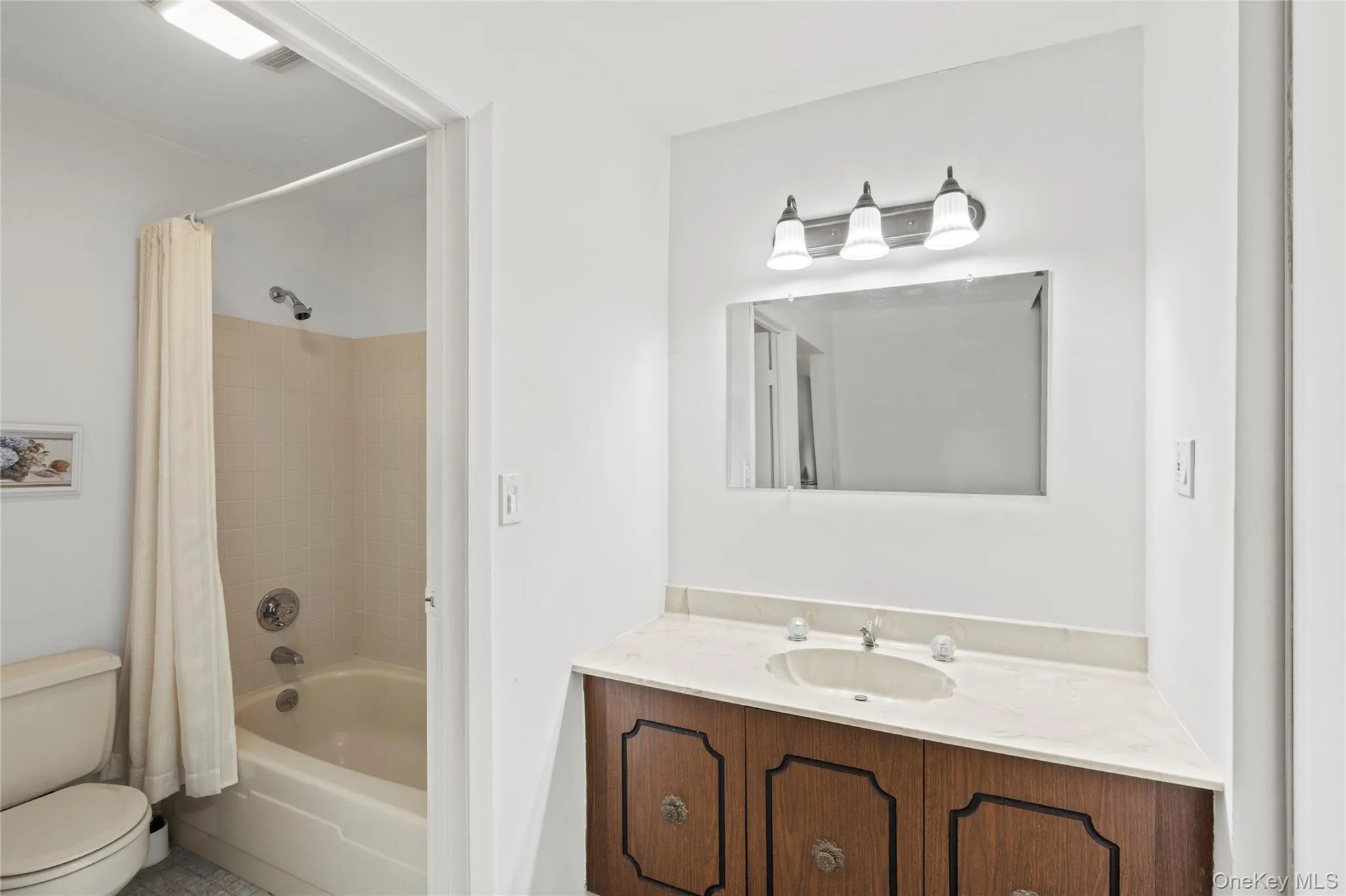 302 Bentley Court, Smithtown, NY, 2 Bedrooms Bedrooms, 5 Rooms Rooms,2 BathroomsBathrooms,Residential,For Rent,Bentley,0,1031076 302 Bentley Court, Smithtown, NY, 2 Bedrooms Bedrooms, 5 Rooms Rooms,2 BathroomsBathrooms,Residential,For Rent,Bentley,0,1031076