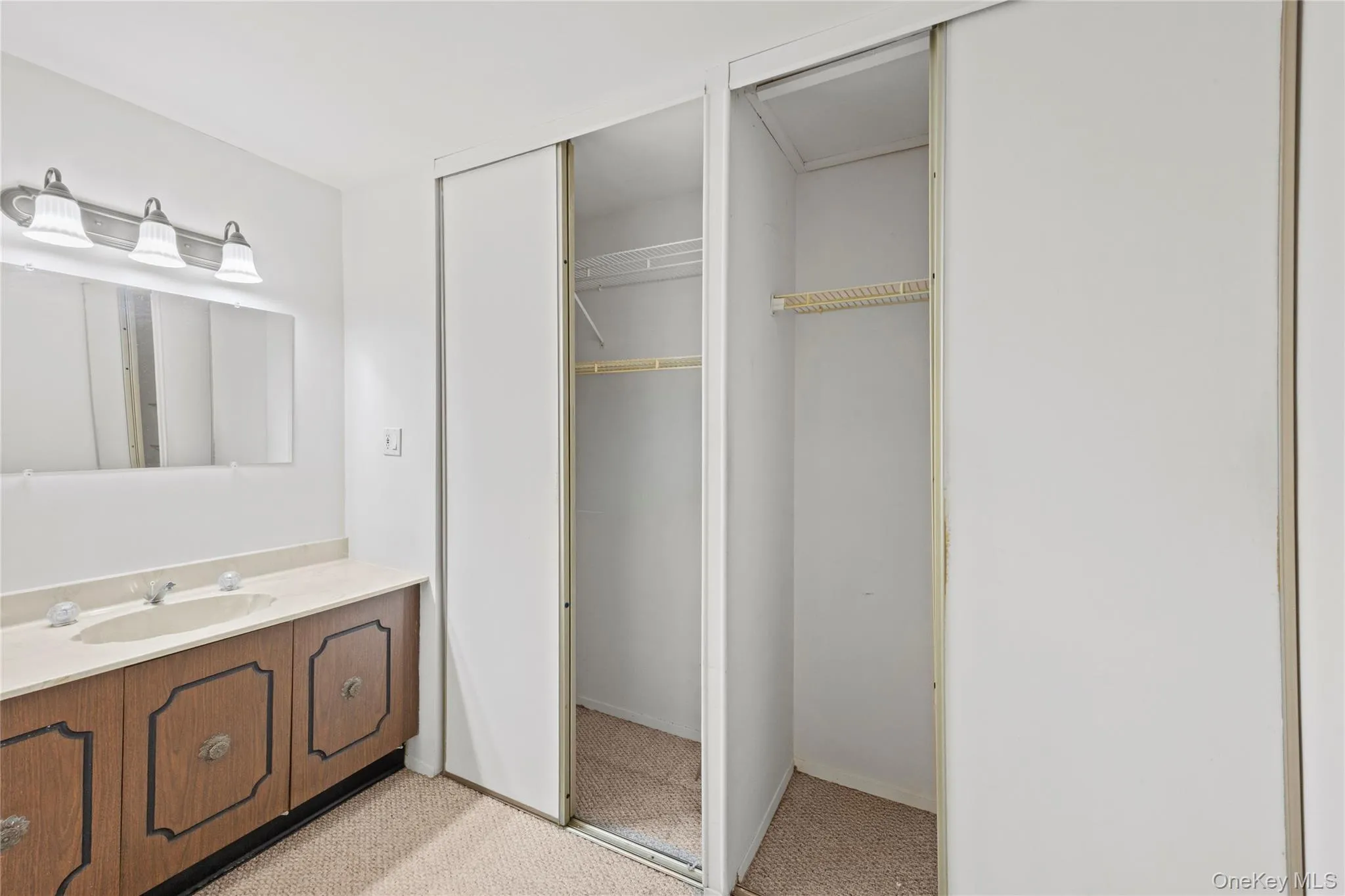 302 Bentley Court, Smithtown, NY, 2 Bedrooms Bedrooms, 5 Rooms Rooms,2 BathroomsBathrooms,Residential,For Rent,Bentley,0,1031076 302 Bentley Court, Smithtown, NY, 2 Bedrooms Bedrooms, 5 Rooms Rooms,2 BathroomsBathrooms,Residential,For Rent,Bentley,0,1031076