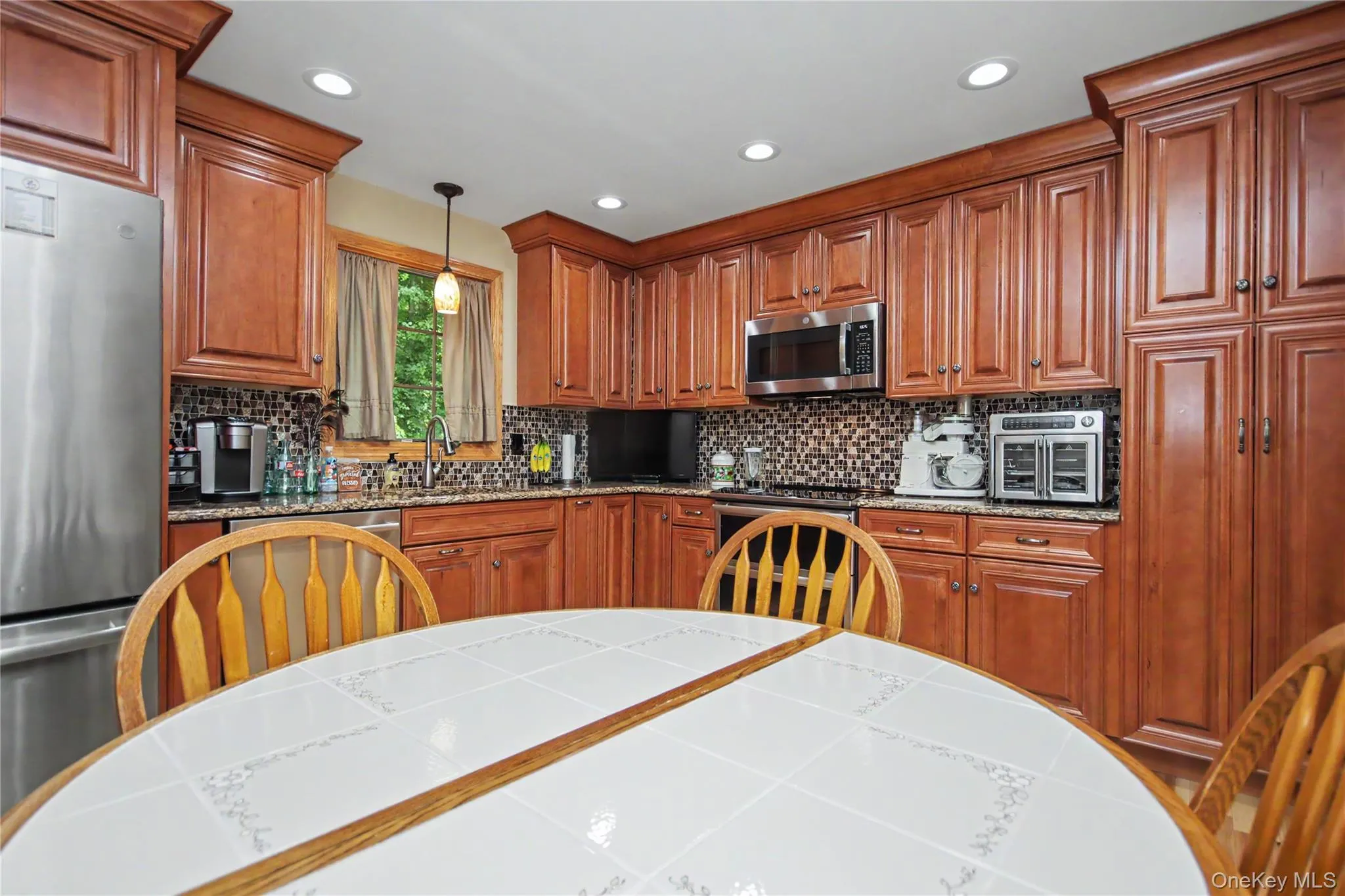 Maple Cabinets, Stainless Steel Appliances Maple Cabinets, Stainless Steel Appliances