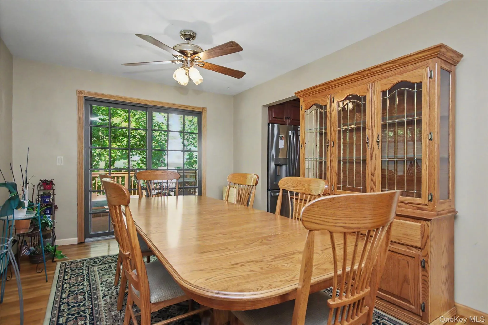 Nice sized Dining Room Nice sized Dining Room