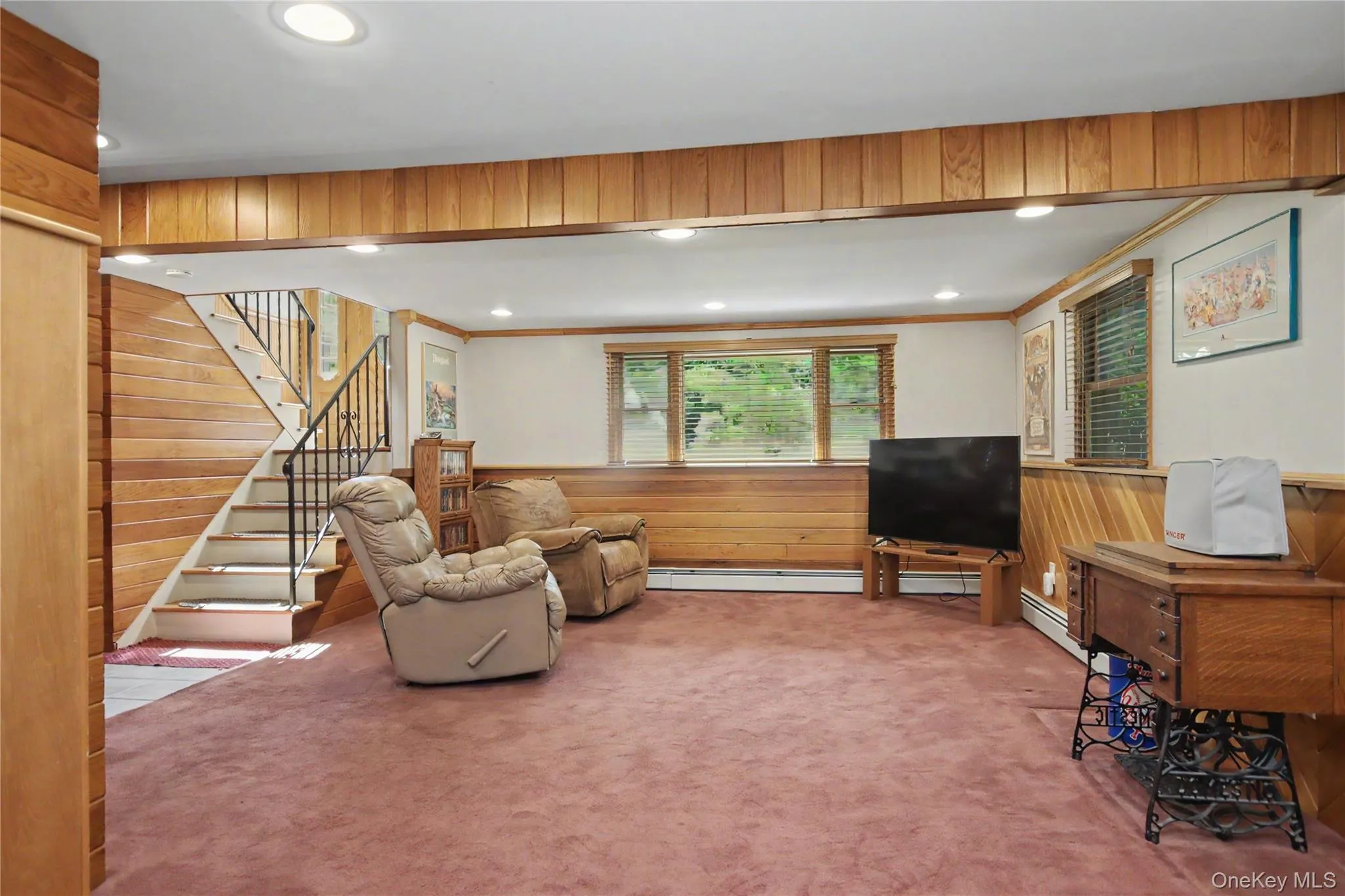 Nice sized Family Room Nice sized Family Room