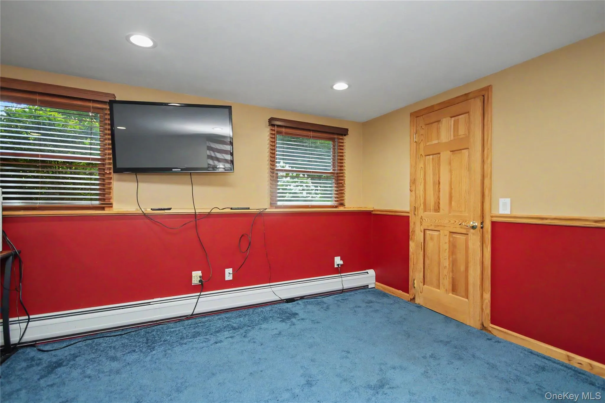 Fourth Bedroom with Walk-in-closet Fourth Bedroom with Walk-in-closet