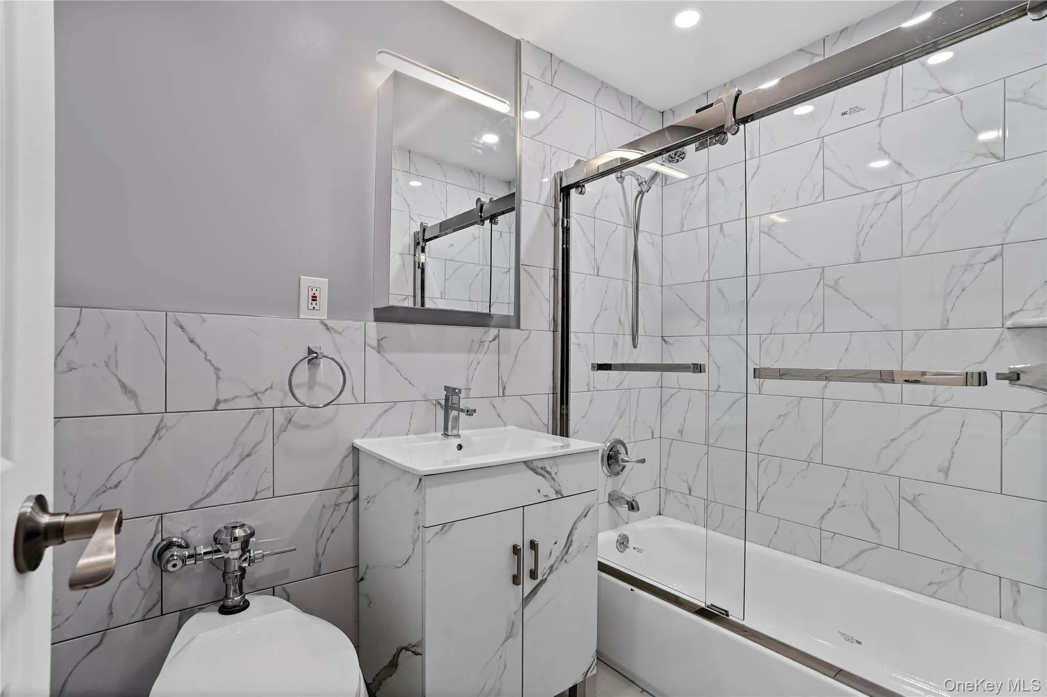 151-25 88th Street, New York, NY, 2 Bedrooms Bedrooms, 4 Rooms Rooms,2 BathroomsBathrooms,Residential,For Rent,88th,0,1031086 151-25 88th Street, New York, NY, 2 Bedrooms Bedrooms, 4 Rooms Rooms,2 BathroomsBathrooms,Residential,For Rent,88th,0,1031086