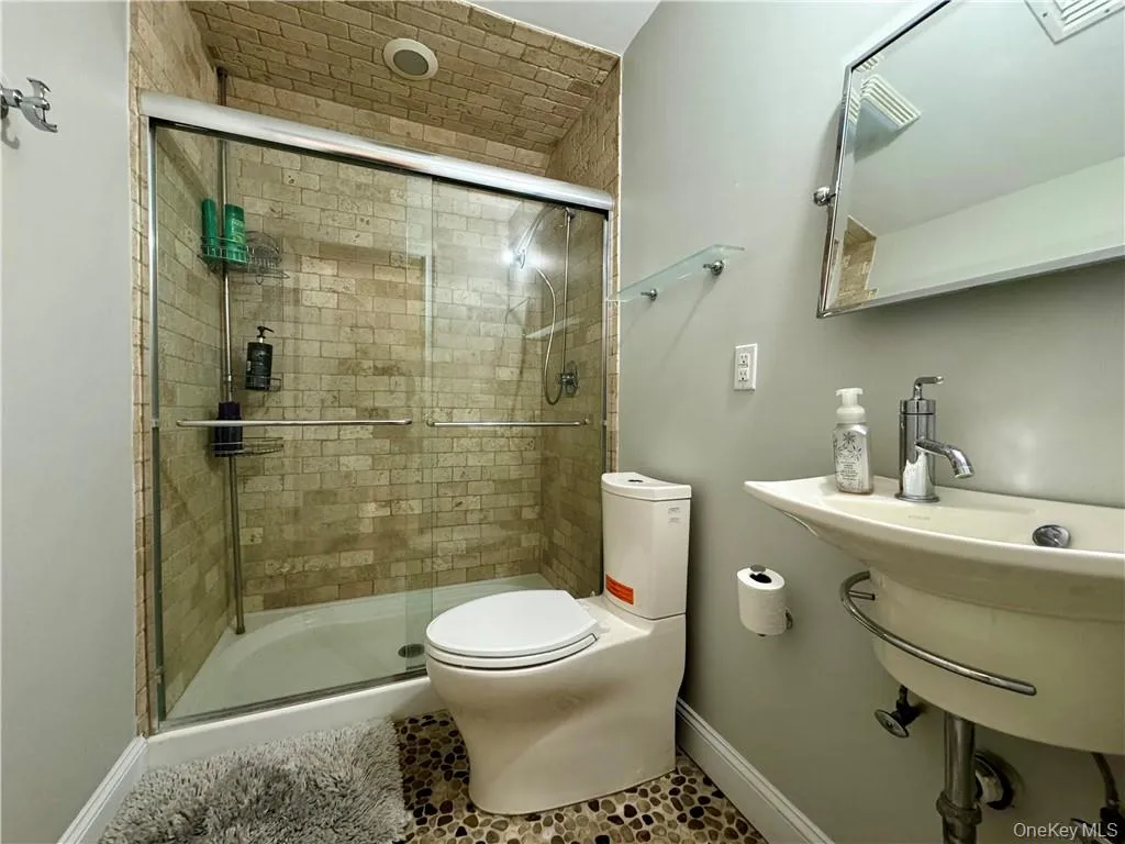 Beautifully updated bathroom Beautifully updated bathroom