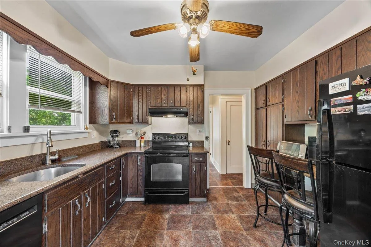 179 Serrano Avenue, Mount Pleasant, NY, 4 Bedrooms Bedrooms, 7 Rooms Rooms,2 BathroomsBathrooms,Residential,For Rent,Serrano,0,1031093 179 Serrano Avenue, Mount Pleasant, NY, 4 Bedrooms Bedrooms, 7 Rooms Rooms,2 BathroomsBathrooms,Residential,For Rent,Serrano,0,1031093