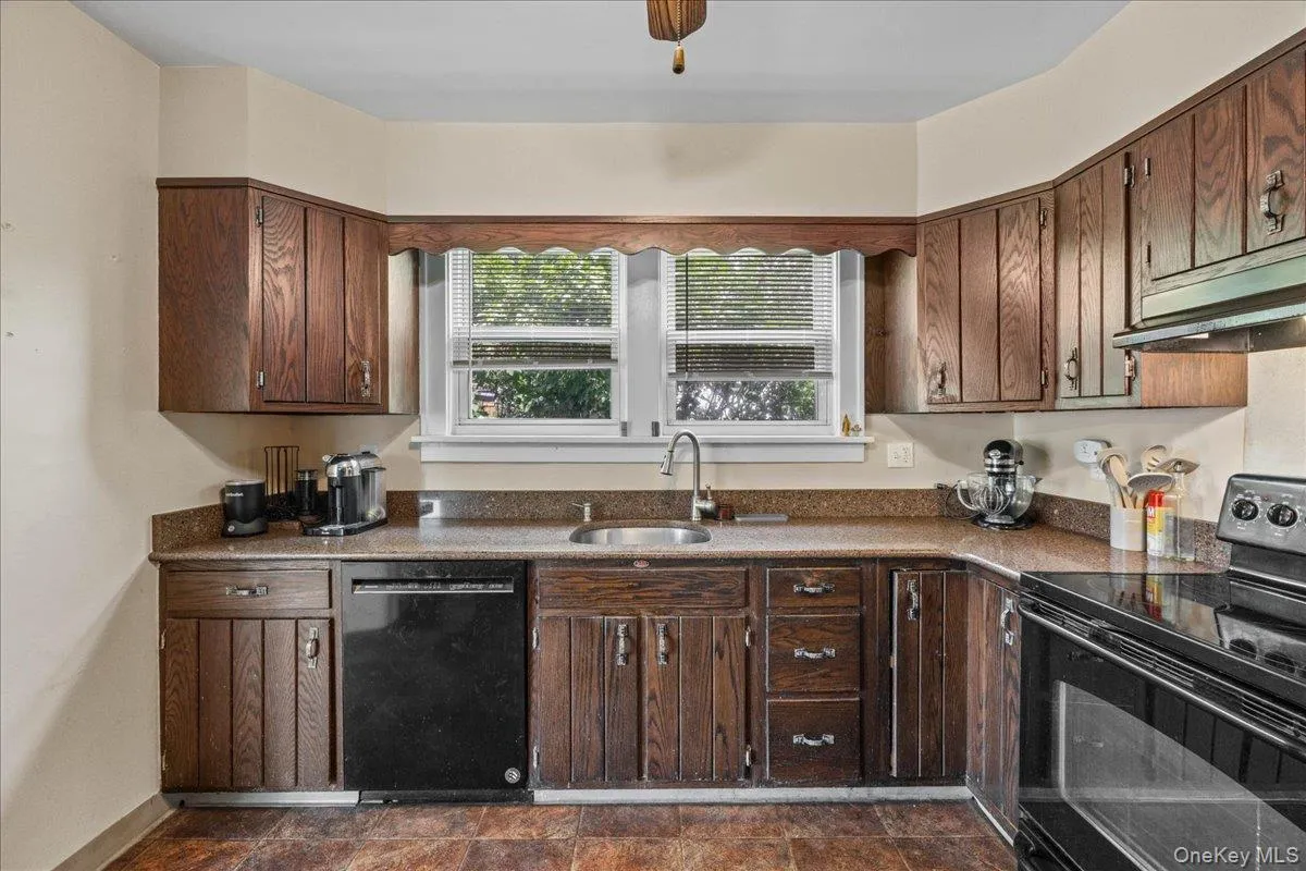 179 Serrano Avenue, Mount Pleasant, NY, 4 Bedrooms Bedrooms, 7 Rooms Rooms,2 BathroomsBathrooms,Residential,For Rent,Serrano,0,1031093 179 Serrano Avenue, Mount Pleasant, NY, 4 Bedrooms Bedrooms, 7 Rooms Rooms,2 BathroomsBathrooms,Residential,For Rent,Serrano,0,1031093