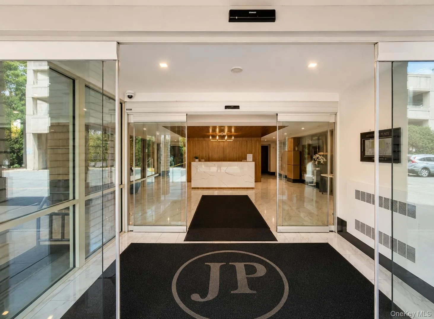 24-hour concierge 24-hour concierge