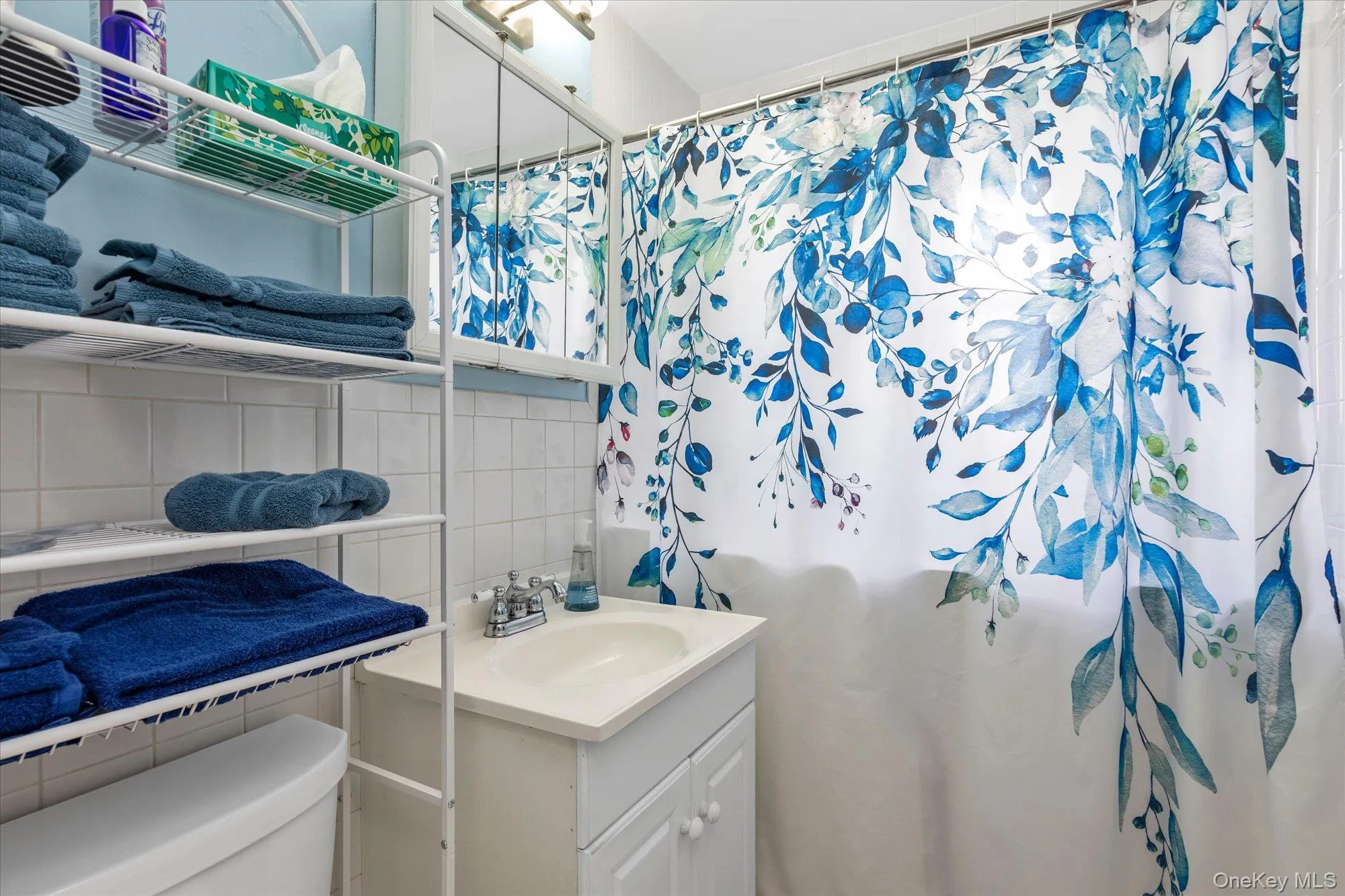 415 Merrick Road, Hempstead, NY, 2 Bedrooms Bedrooms, 4 Rooms Rooms,1 BathroomBathrooms,Residential,For Rent,Merrick Road,0,1031097 415 Merrick Road, Hempstead, NY, 2 Bedrooms Bedrooms, 4 Rooms Rooms,1 BathroomBathrooms,Residential,For Rent,Merrick Road,0,1031097