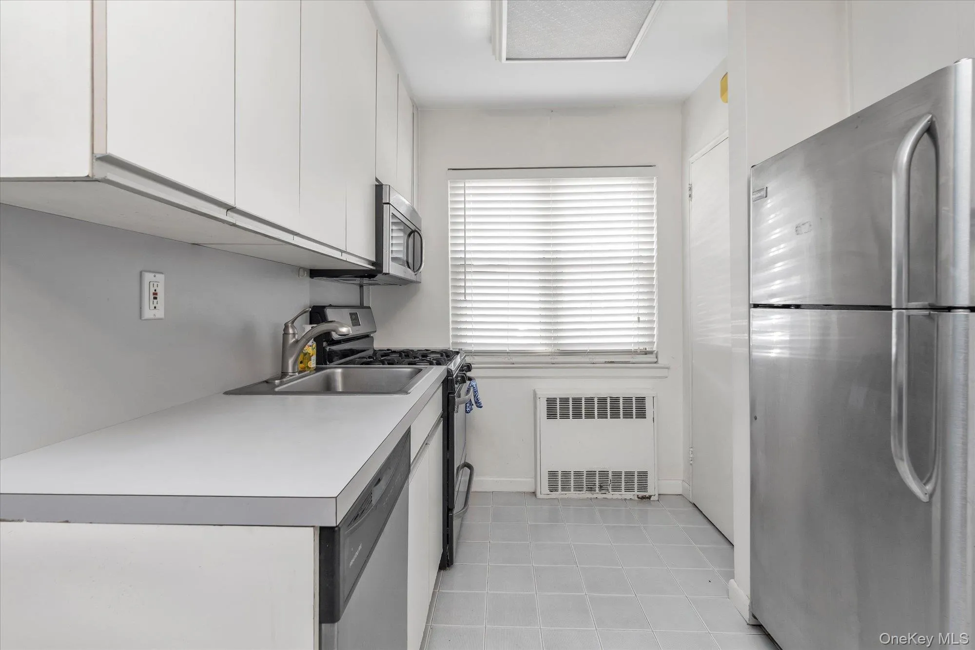 415 Merrick Road, Hempstead, NY, 2 Bedrooms Bedrooms, 4 Rooms Rooms,1 BathroomBathrooms,Residential,For Rent,Merrick Road,0,1031097 415 Merrick Road, Hempstead, NY, 2 Bedrooms Bedrooms, 4 Rooms Rooms,1 BathroomBathrooms,Residential,For Rent,Merrick Road,0,1031097