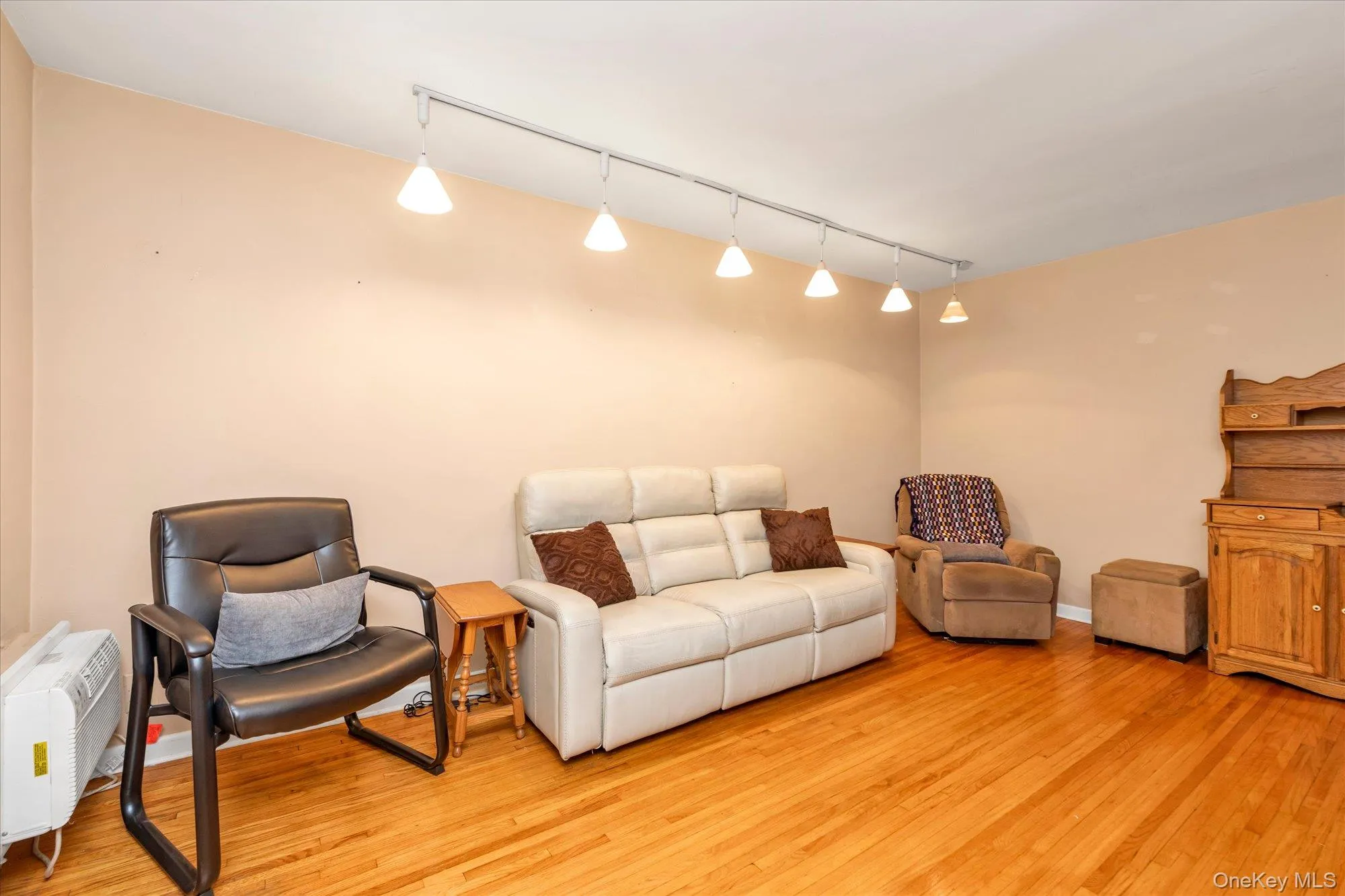 415 Merrick Road, Hempstead, NY, 2 Bedrooms Bedrooms, 4 Rooms Rooms,1 BathroomBathrooms,Residential,For Rent,Merrick Road,0,1031097 415 Merrick Road, Hempstead, NY, 2 Bedrooms Bedrooms, 4 Rooms Rooms,1 BathroomBathrooms,Residential,For Rent,Merrick Road,0,1031097