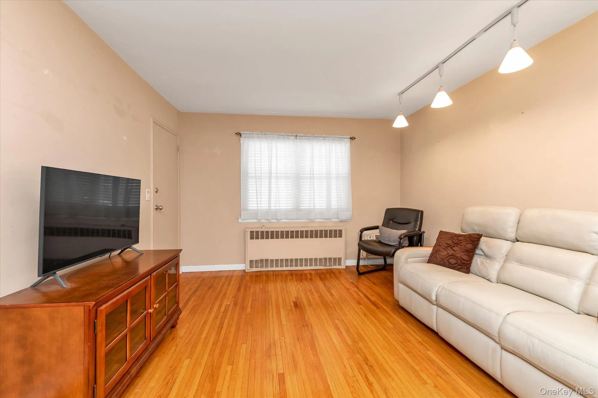 415 Merrick Road, Hempstead, NY, 2 Bedrooms Bedrooms, 4 Rooms Rooms,1 BathroomBathrooms,Residential,For Rent,Merrick Road,0,1031097 415 Merrick Road, Hempstead, NY, 2 Bedrooms Bedrooms, 4 Rooms Rooms,1 BathroomBathrooms,Residential,For Rent,Merrick Road,0,1031097