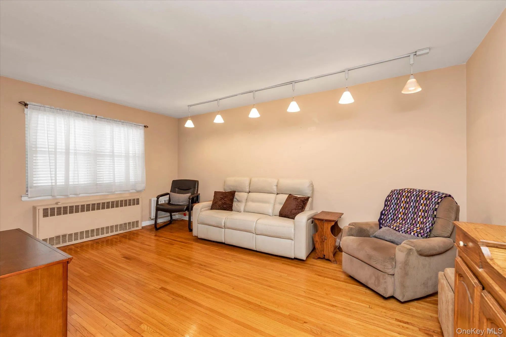 415 Merrick Road, Hempstead, NY, 2 Bedrooms Bedrooms, 4 Rooms Rooms,1 BathroomBathrooms,Residential,For Rent,Merrick Road,0,1031097 415 Merrick Road, Hempstead, NY, 2 Bedrooms Bedrooms, 4 Rooms Rooms,1 BathroomBathrooms,Residential,For Rent,Merrick Road,0,1031097