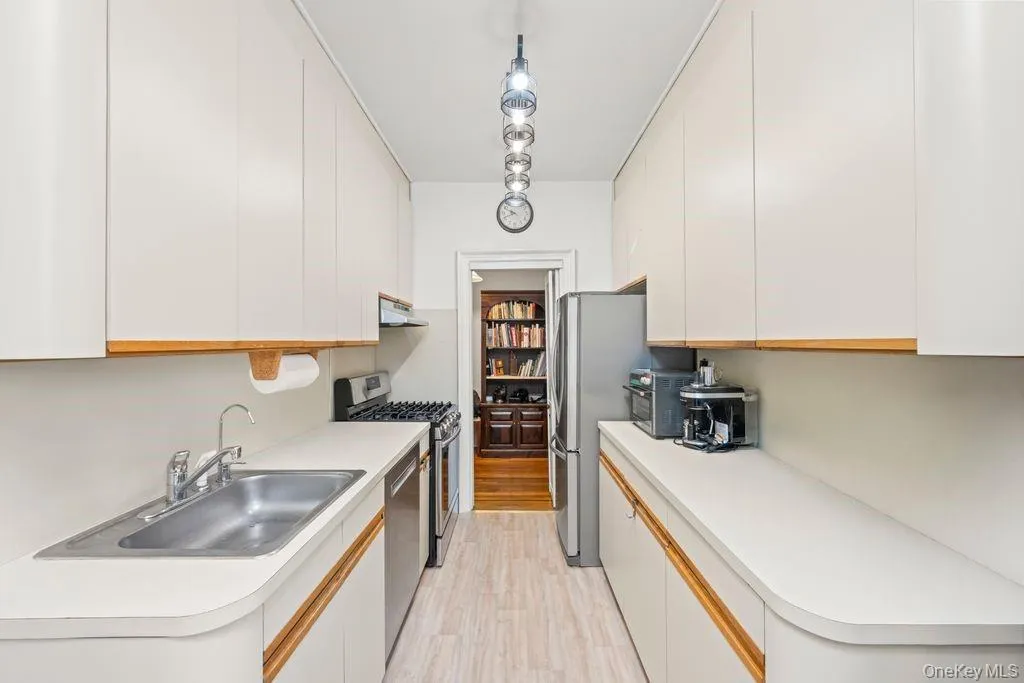 7119 Shore Road, New York, NY, 1 Bedroom Bedrooms, 3 Rooms Rooms,1 BathroomBathrooms,Residential,For Rent,Shore,0,1031104 7119 Shore Road, New York, NY, 1 Bedroom Bedrooms, 3 Rooms Rooms,1 BathroomBathrooms,Residential,For Rent,Shore,0,1031104