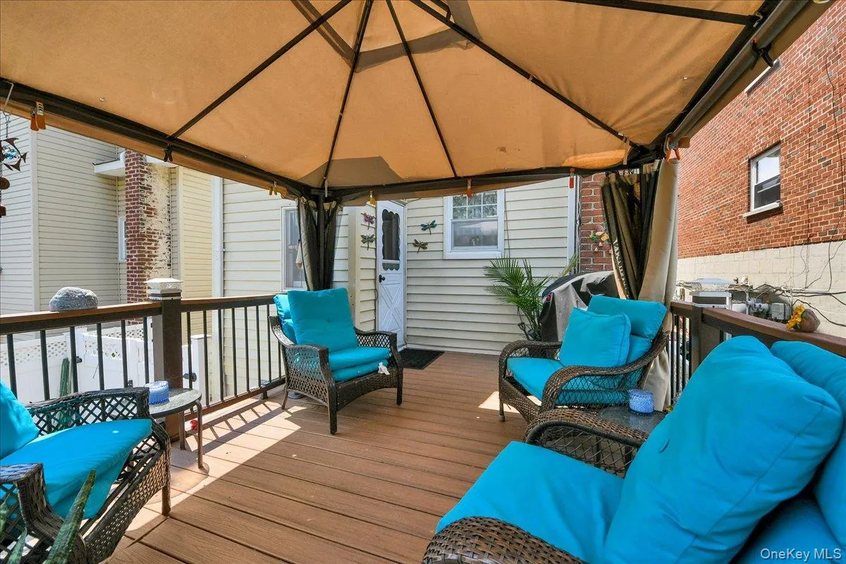 322 Logan Avenue, New York, NY, 3 Bedrooms Bedrooms, 7 Rooms Rooms,1 BathroomBathrooms,Residential,For Rent,Logan,0,1031107 322 Logan Avenue, New York, NY, 3 Bedrooms Bedrooms, 7 Rooms Rooms,1 BathroomBathrooms,Residential,For Rent,Logan,0,1031107