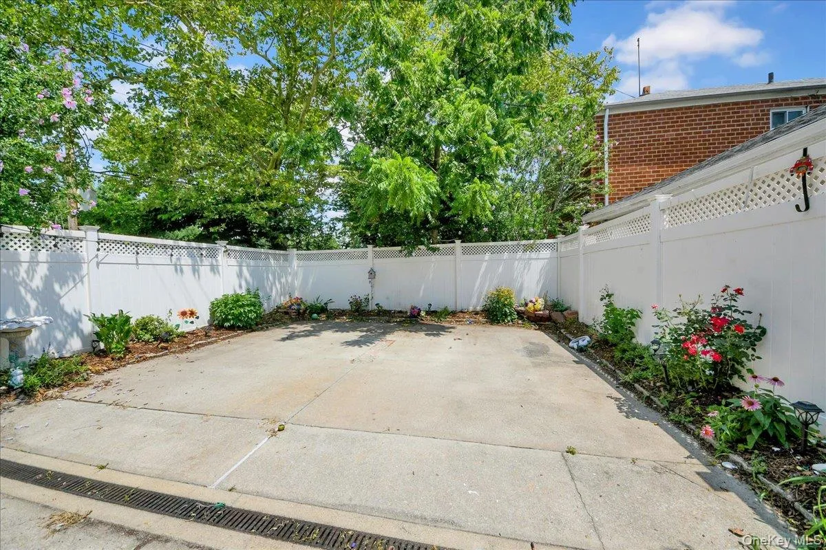 322 Logan Avenue, New York, NY, 3 Bedrooms Bedrooms, 7 Rooms Rooms,1 BathroomBathrooms,Residential,For Rent,Logan,0,1031107 322 Logan Avenue, New York, NY, 3 Bedrooms Bedrooms, 7 Rooms Rooms,1 BathroomBathrooms,Residential,For Rent,Logan,0,1031107