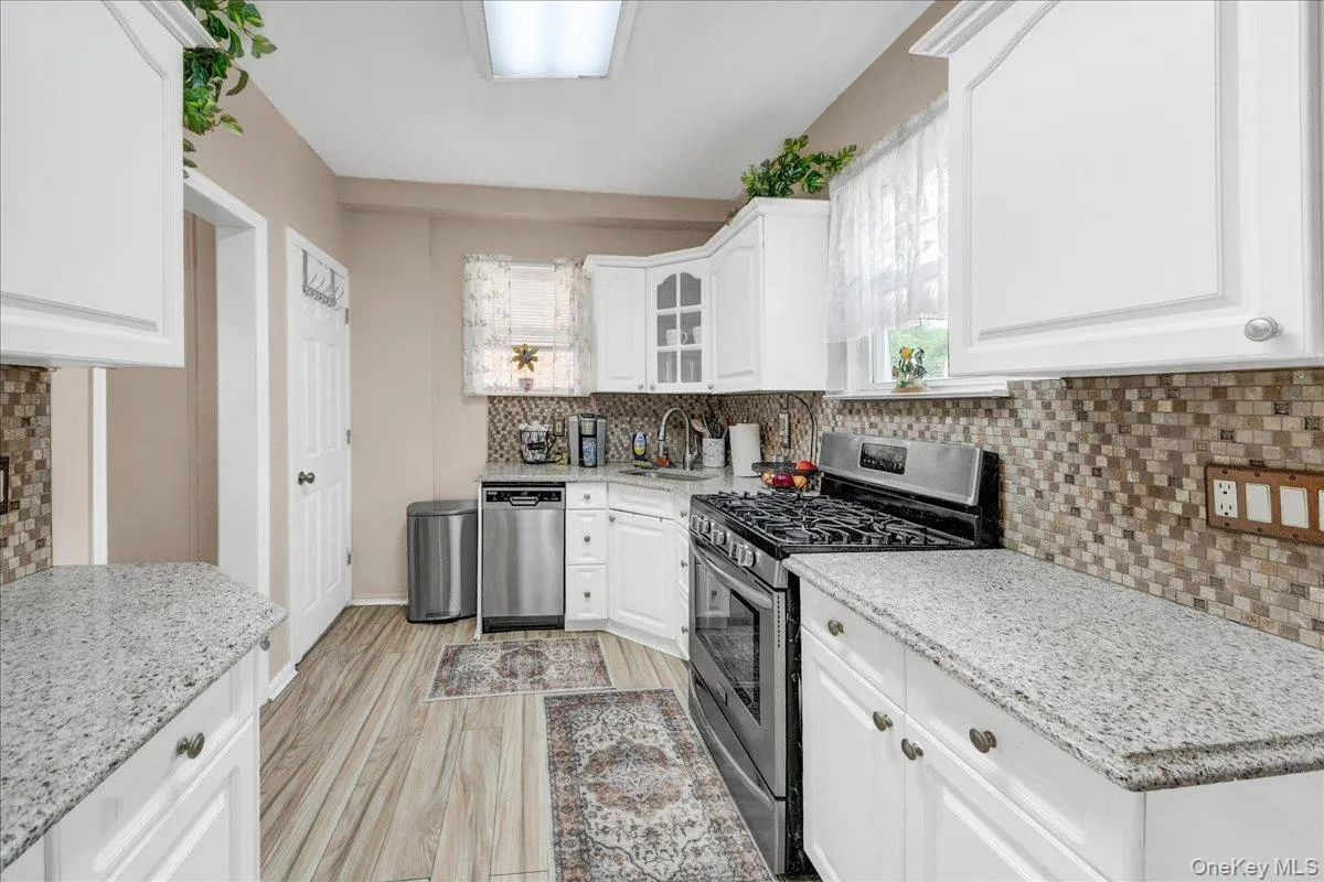 322 Logan Avenue, New York, NY, 3 Bedrooms Bedrooms, 7 Rooms Rooms,1 BathroomBathrooms,Residential,For Rent,Logan,0,1031107 322 Logan Avenue, New York, NY, 3 Bedrooms Bedrooms, 7 Rooms Rooms,1 BathroomBathrooms,Residential,For Rent,Logan,0,1031107