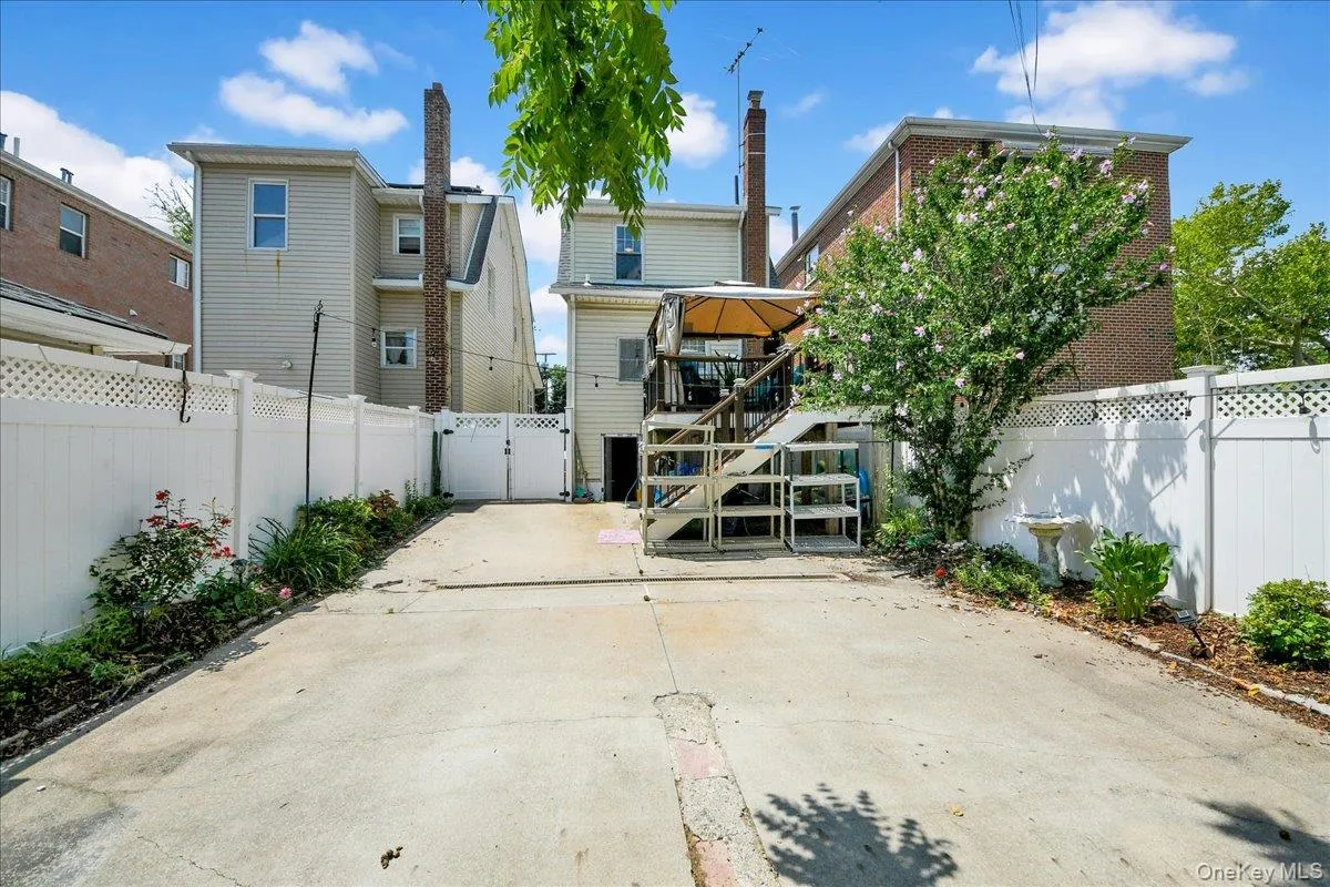 322 Logan Avenue, New York, NY, 3 Bedrooms Bedrooms, 7 Rooms Rooms,1 BathroomBathrooms,Residential,For Rent,Logan,0,1031107 322 Logan Avenue, New York, NY, 3 Bedrooms Bedrooms, 7 Rooms Rooms,1 BathroomBathrooms,Residential,For Rent,Logan,0,1031107