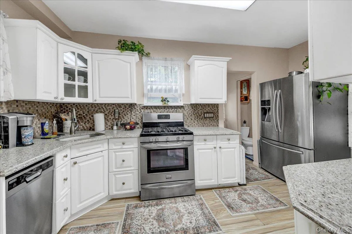 322 Logan Avenue, New York, NY, 3 Bedrooms Bedrooms, 7 Rooms Rooms,1 BathroomBathrooms,Residential,For Rent,Logan,0,1031107 322 Logan Avenue, New York, NY, 3 Bedrooms Bedrooms, 7 Rooms Rooms,1 BathroomBathrooms,Residential,For Rent,Logan,0,1031107