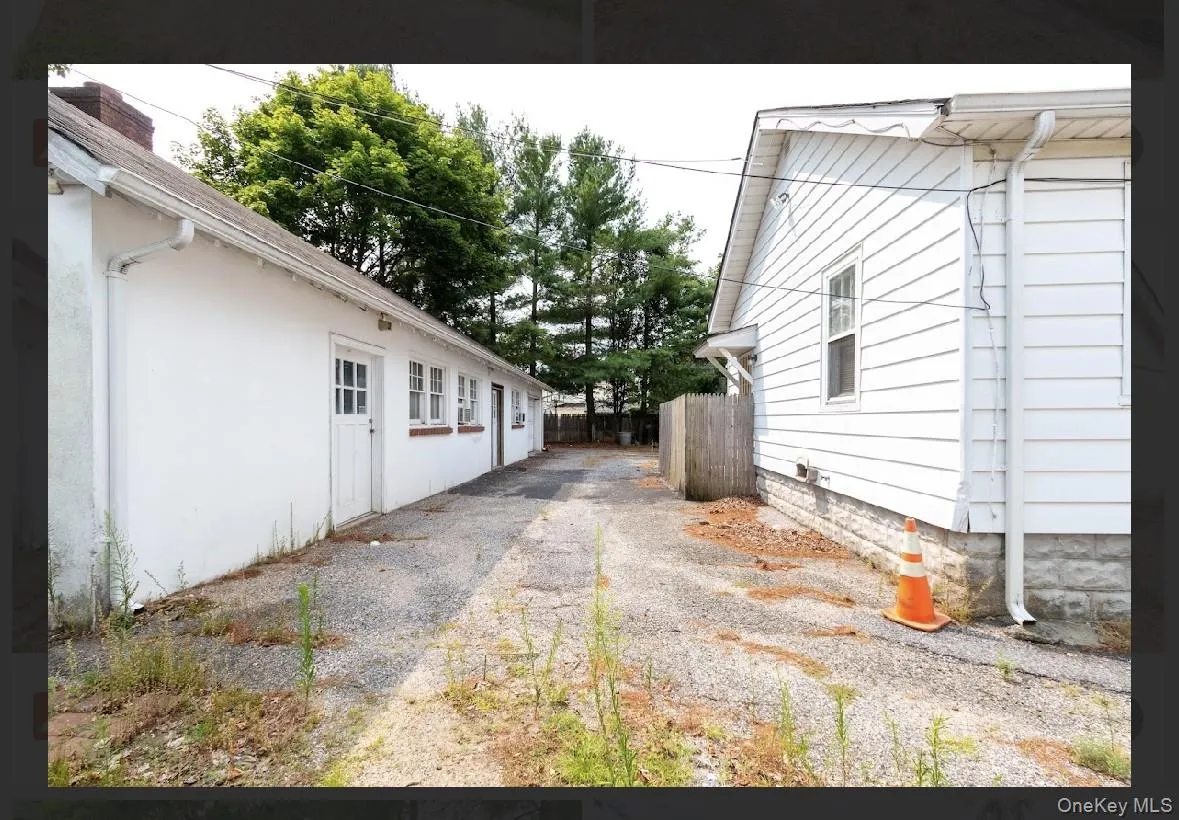 1105 Bellmore Road, Hempstead, NY, 2 Bedrooms Bedrooms, 5 Rooms Rooms,1 BathroomBathrooms,Residential Lease,For Rent,Bellmore,0,1031111 1105 Bellmore Road, Hempstead, NY, 2 Bedrooms Bedrooms, 5 Rooms Rooms,1 BathroomBathrooms,Residential Lease,For Rent,Bellmore,0,1031111