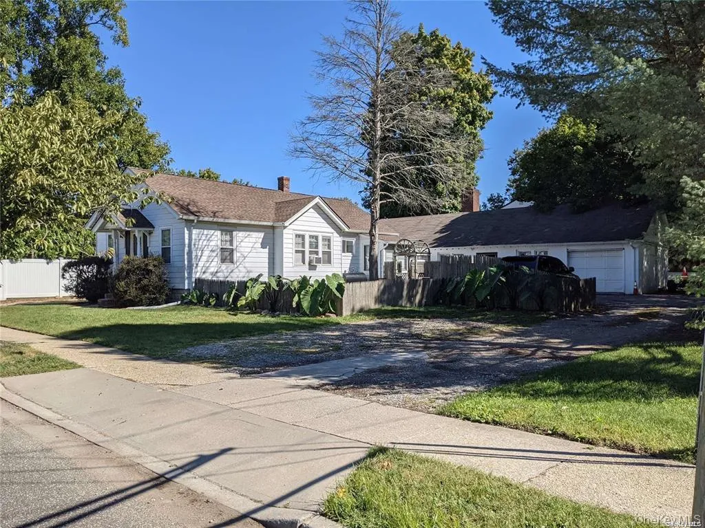 1105 Bellmore Road, Hempstead, NY, 2 Bedrooms Bedrooms, 5 Rooms Rooms,1 BathroomBathrooms,Residential Lease,For Rent,Bellmore,0,1031111 1105 Bellmore Road, Hempstead, NY, 2 Bedrooms Bedrooms, 5 Rooms Rooms,1 BathroomBathrooms,Residential Lease,For Rent,Bellmore,0,1031111