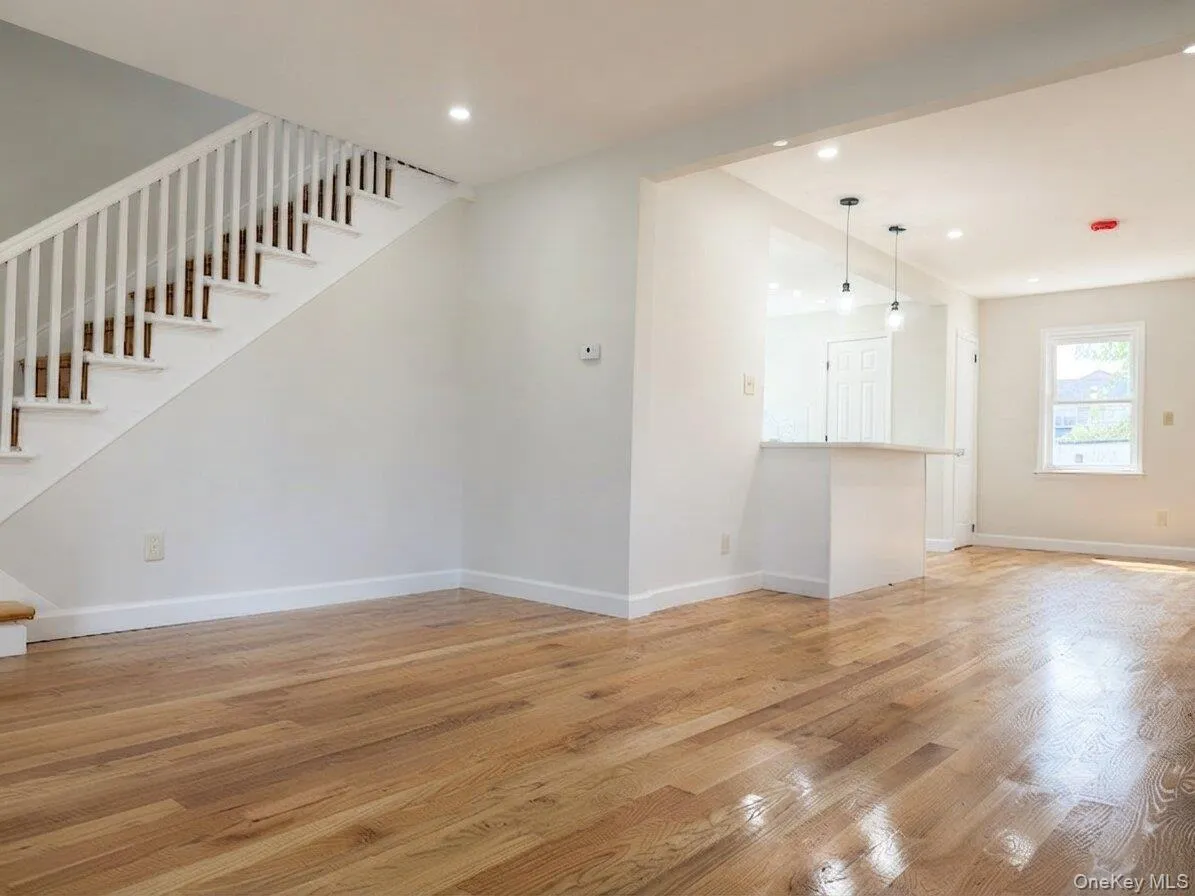 2431 Deerfield Road, New York, NY, 3 Bedrooms Bedrooms, 5 Rooms Rooms,1 BathroomBathrooms,Residential,For Rent,Deerfield,0,1031117 2431 Deerfield Road, New York, NY, 3 Bedrooms Bedrooms, 5 Rooms Rooms,1 BathroomBathrooms,Residential,For Rent,Deerfield,0,1031117